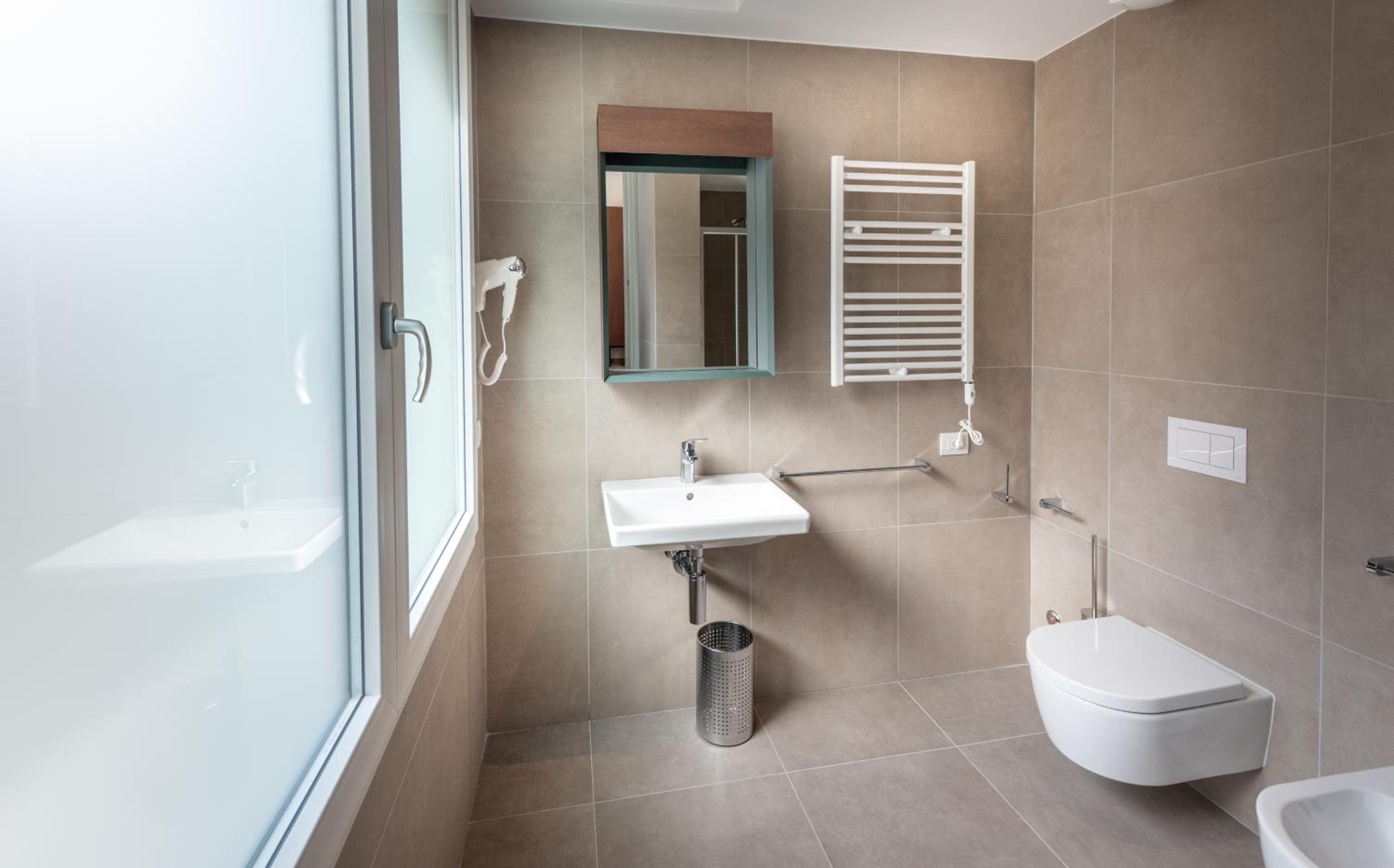Superior Double or Twin Room - Photo 7