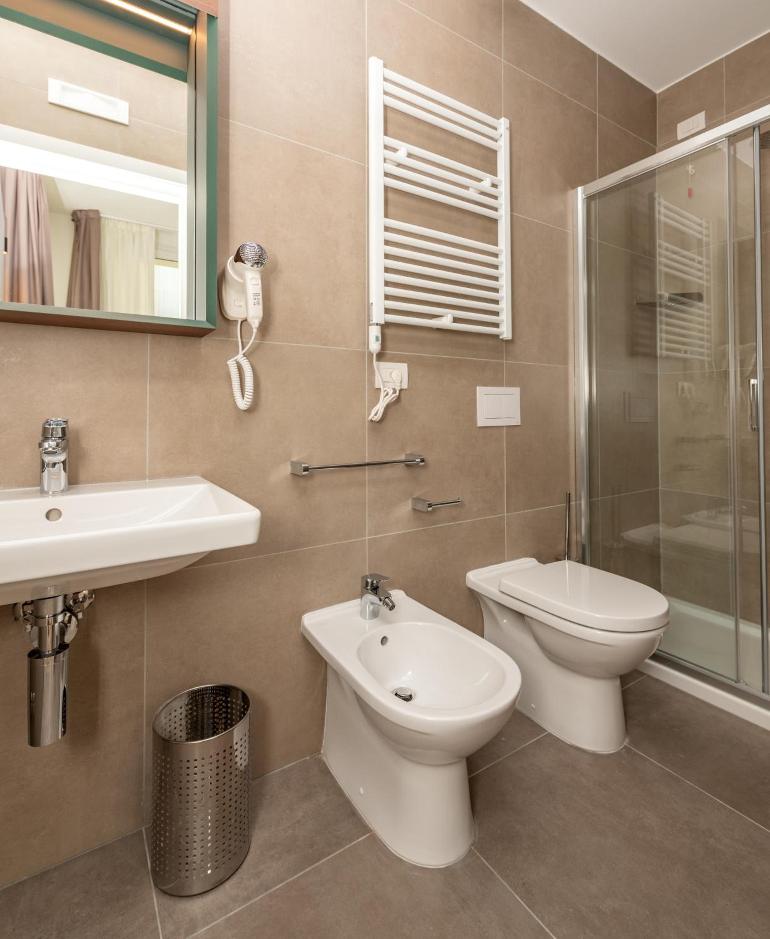 Superior Double or Twin Room - Photo 8