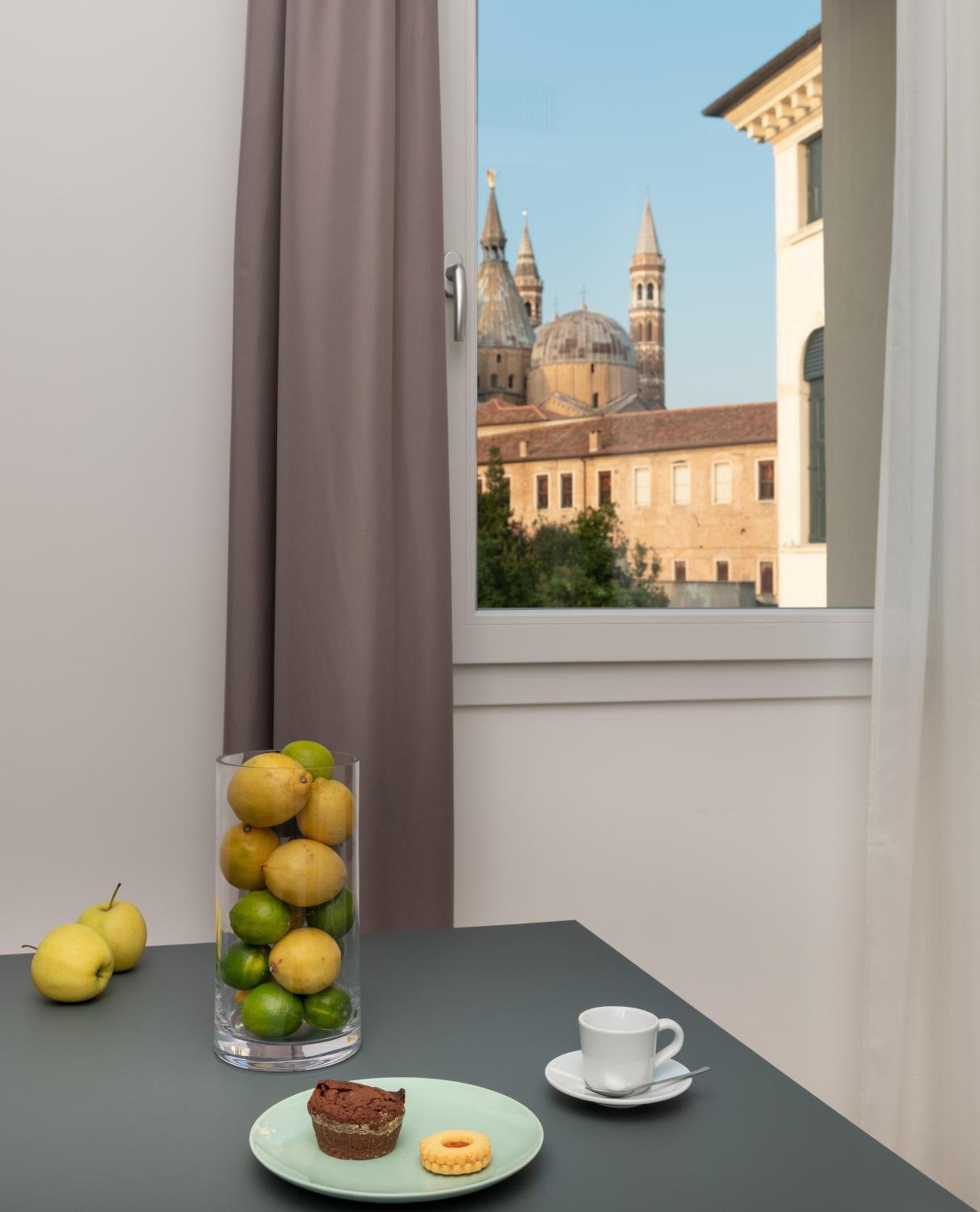 Double or Twin Room with Panoramic View - Photo 10
