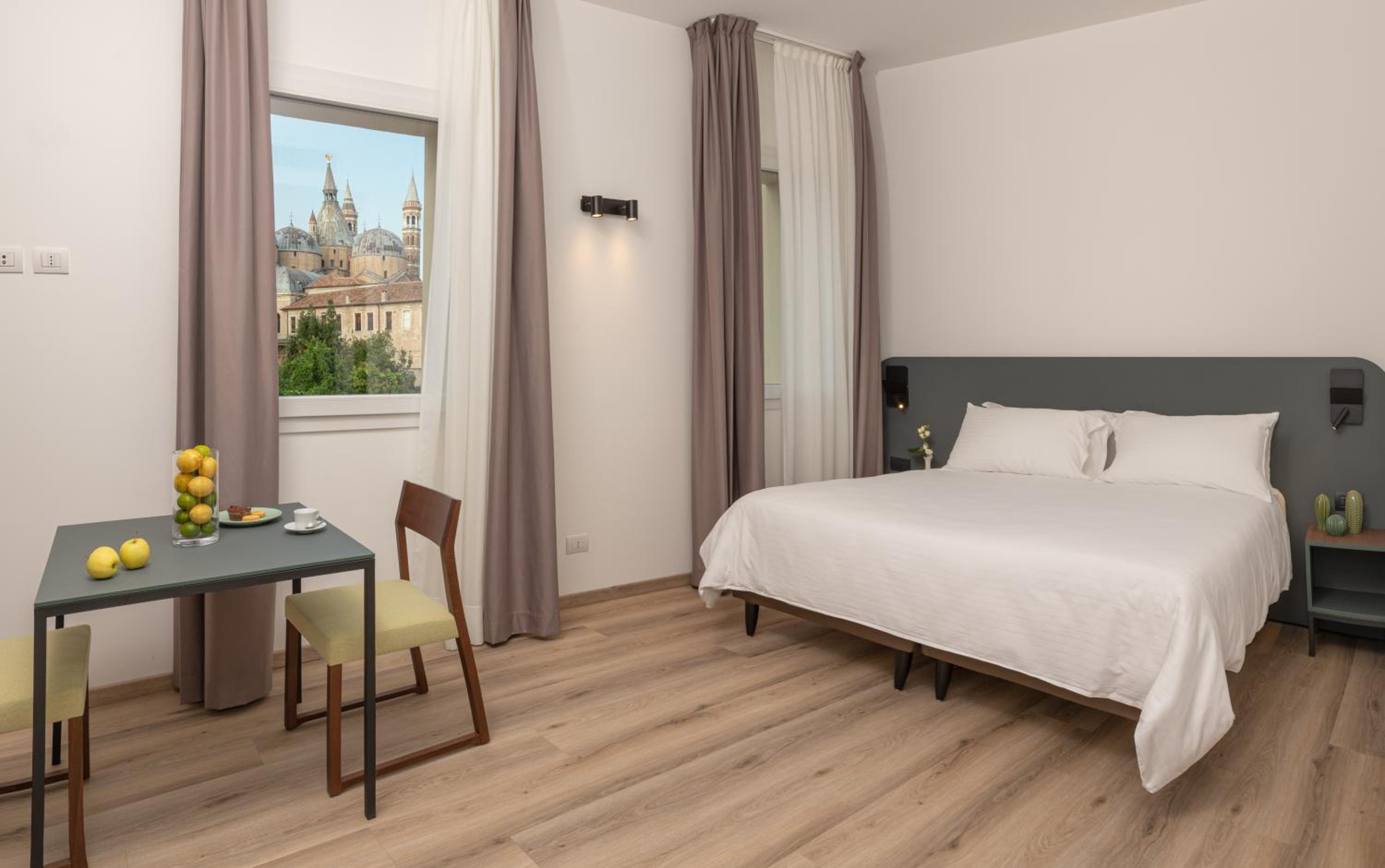 Double or Twin Room with Panoramic View - Photo 8