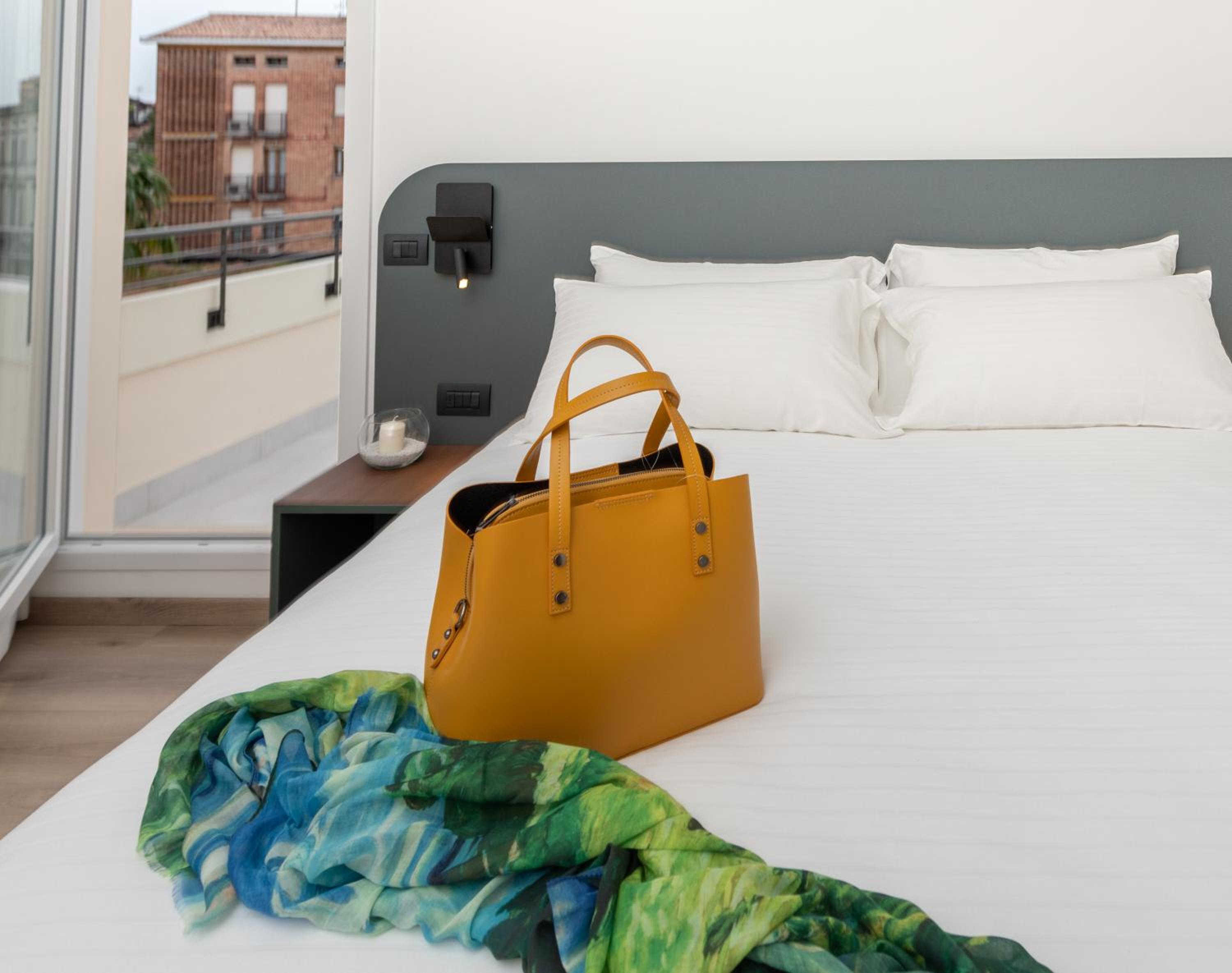 Double or Twin Room with Panoramic View - Photo 3