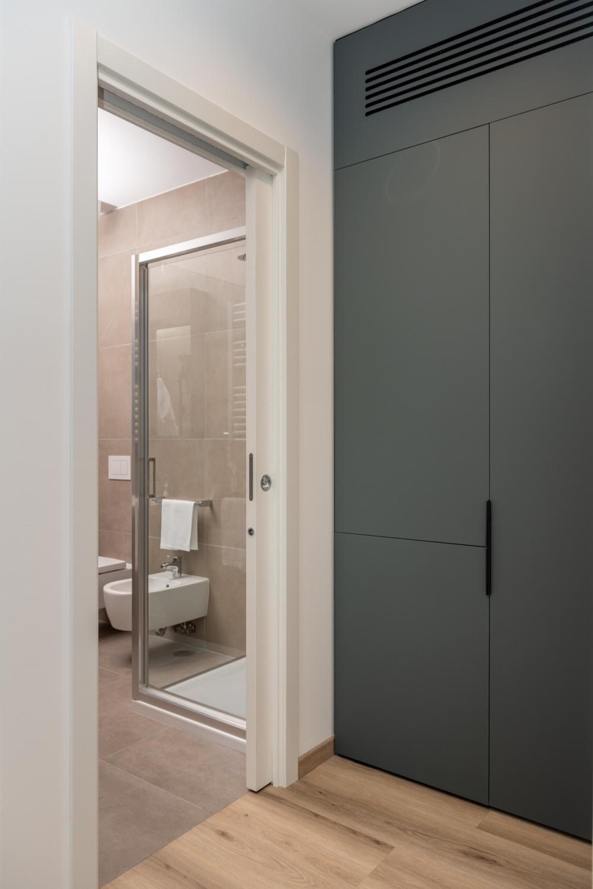 Double or Twin Room with Panoramic View - Photo 11
