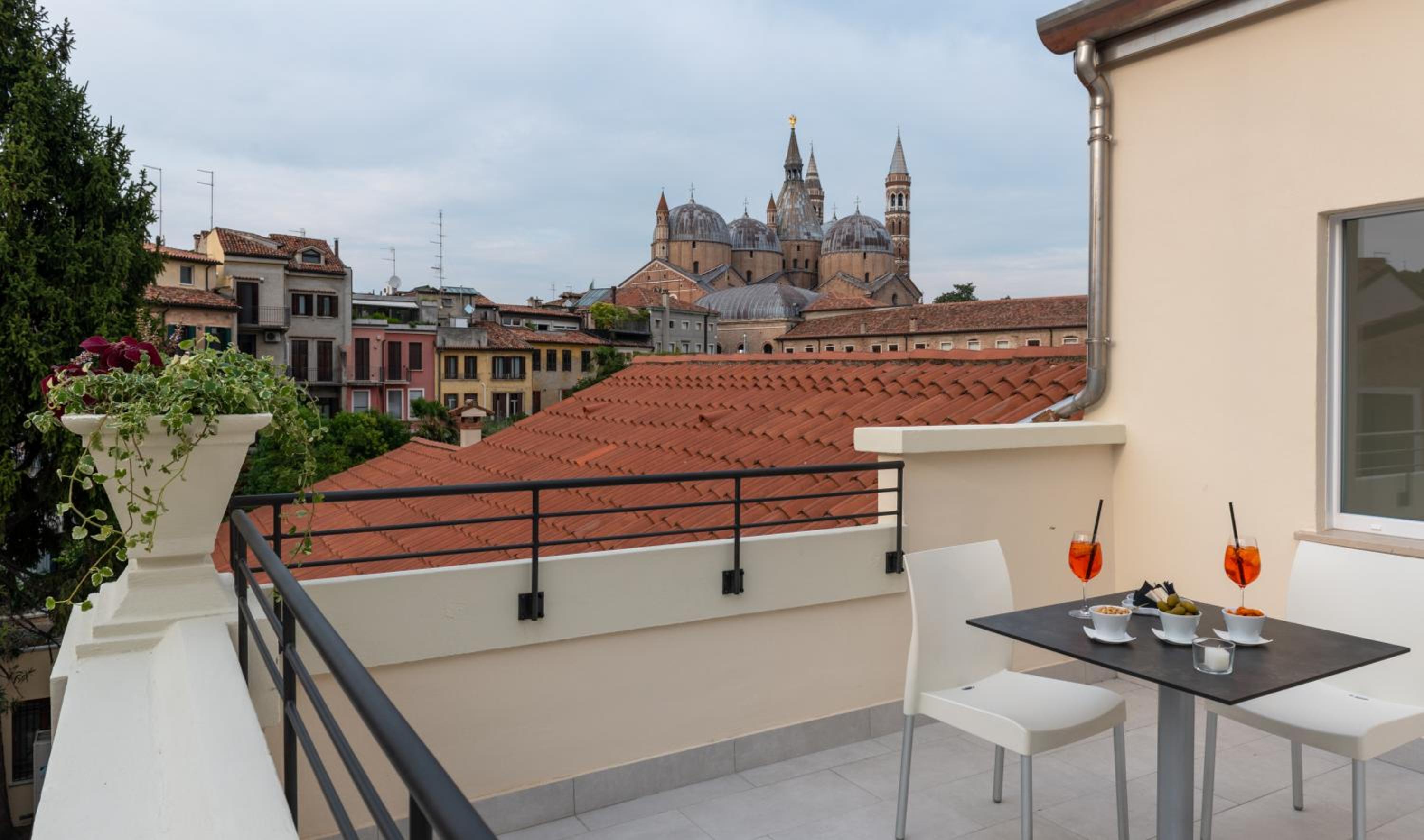 Double or Twin Room with Panoramic View - Photo 2