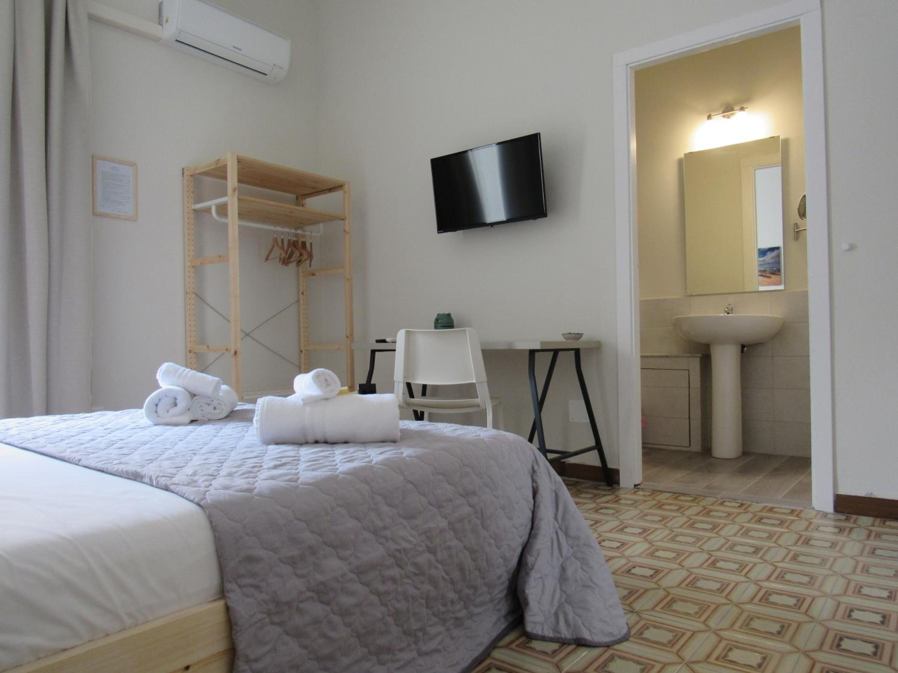 Deluxe Double Room with Balcony - Photo 1