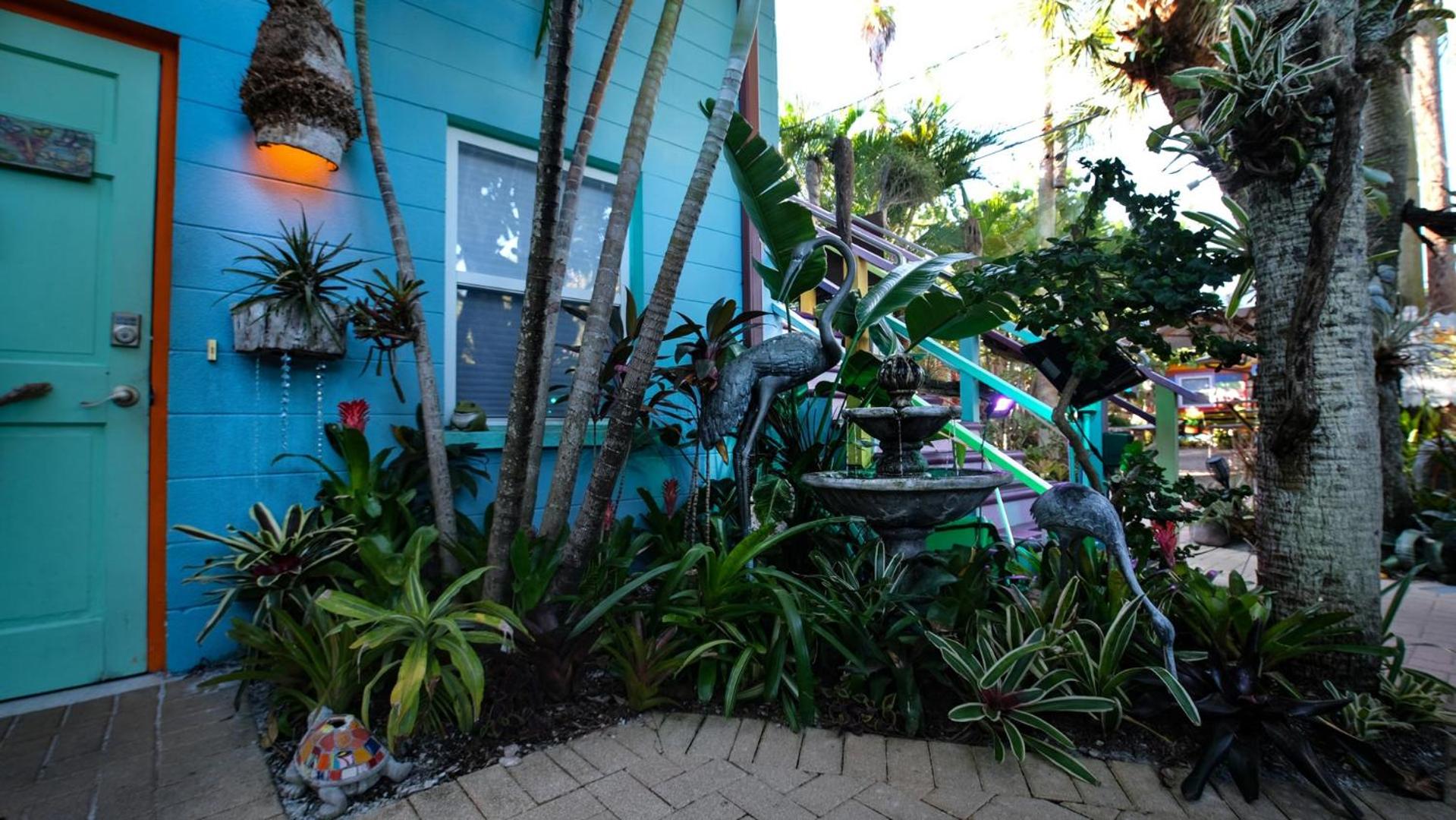 Cottage 6 - One-Bedroom with Private Tiki Hut outside Front Door photo 3