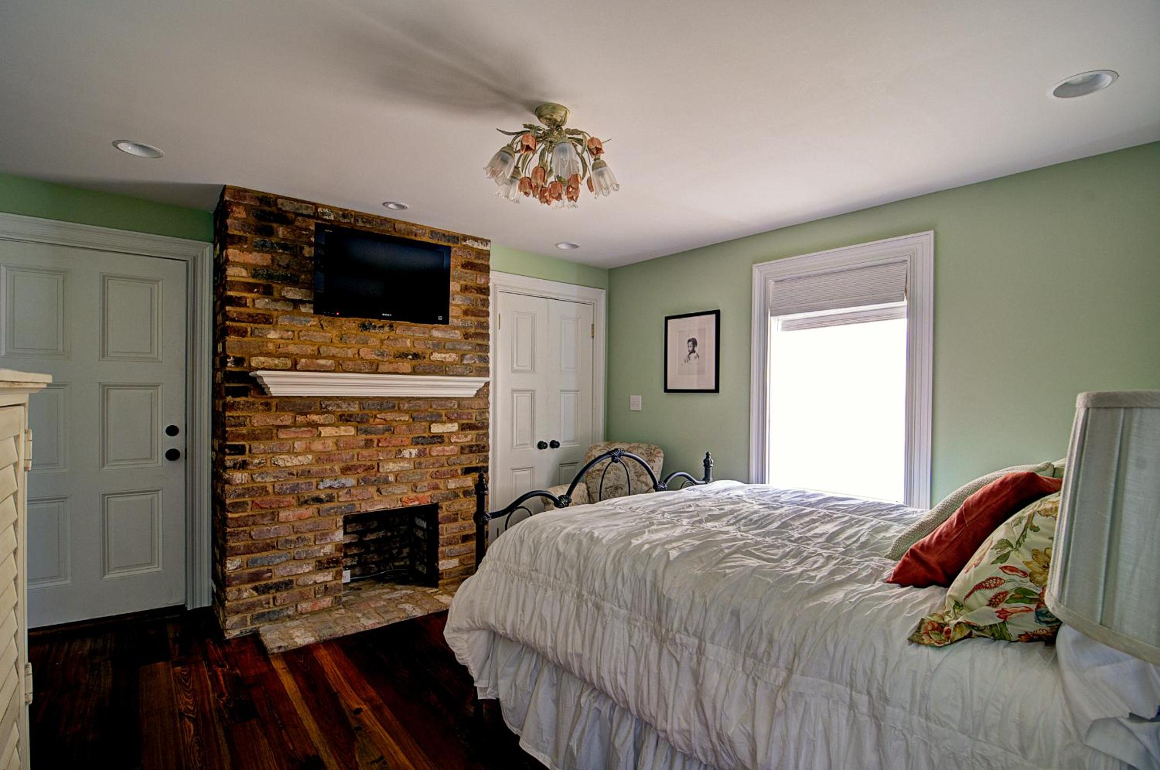 Queen Room photo 3