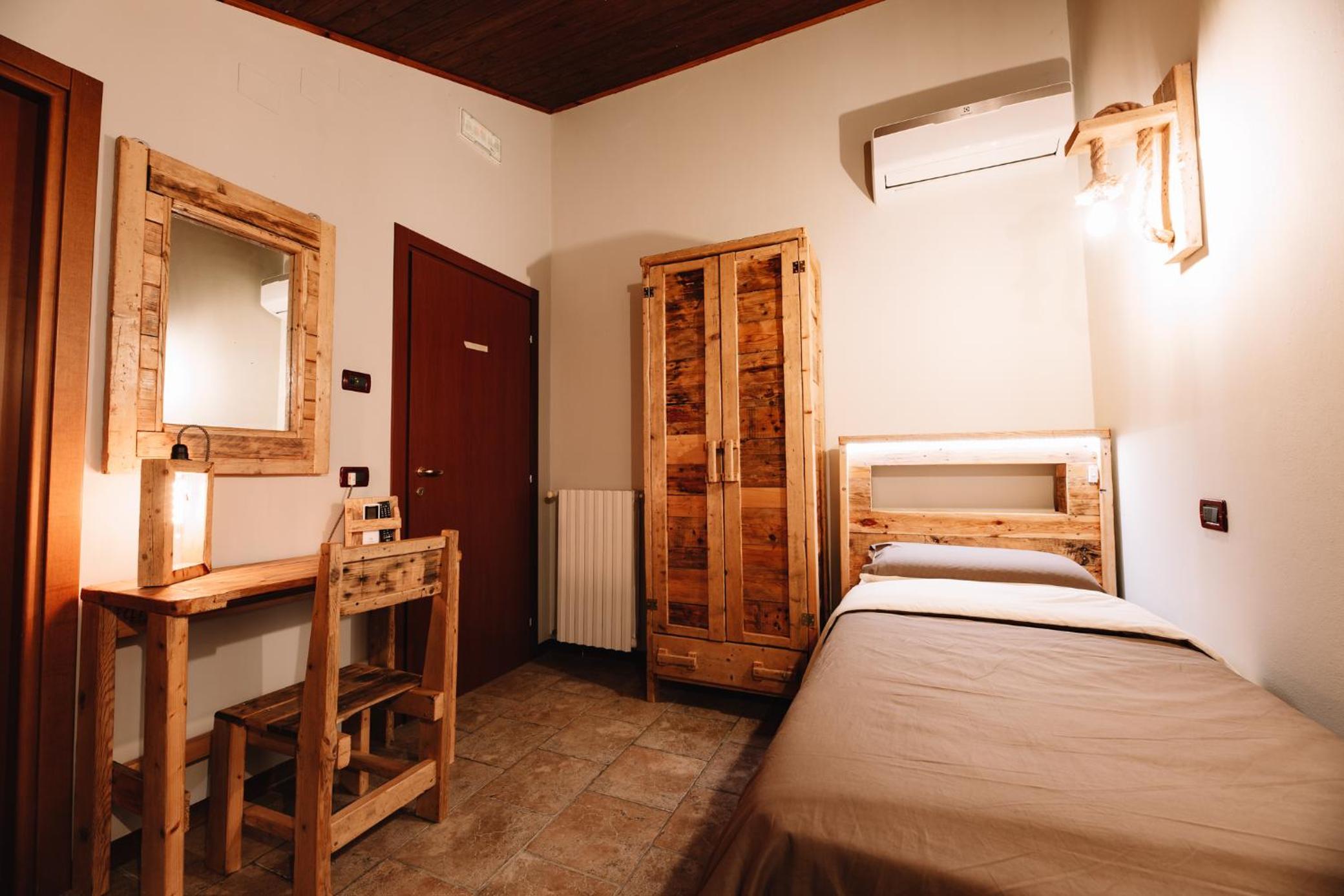 Twin Room with Bathroom photo 2