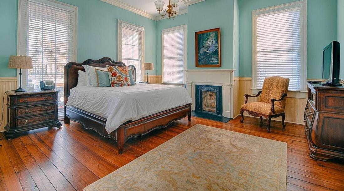 King Suite with Balcony photo 2