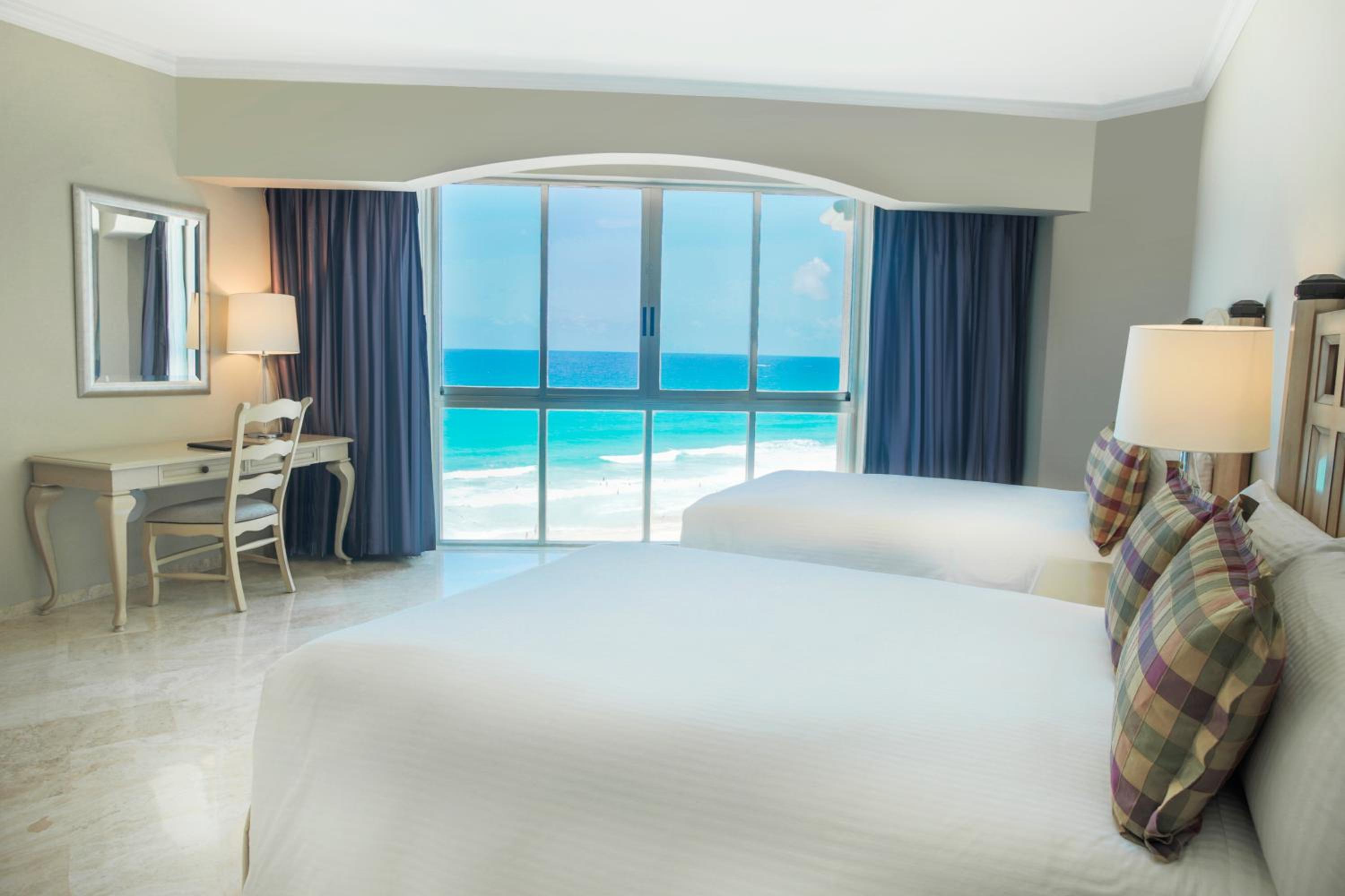 Balcony Deluxe Room thumbnail 6