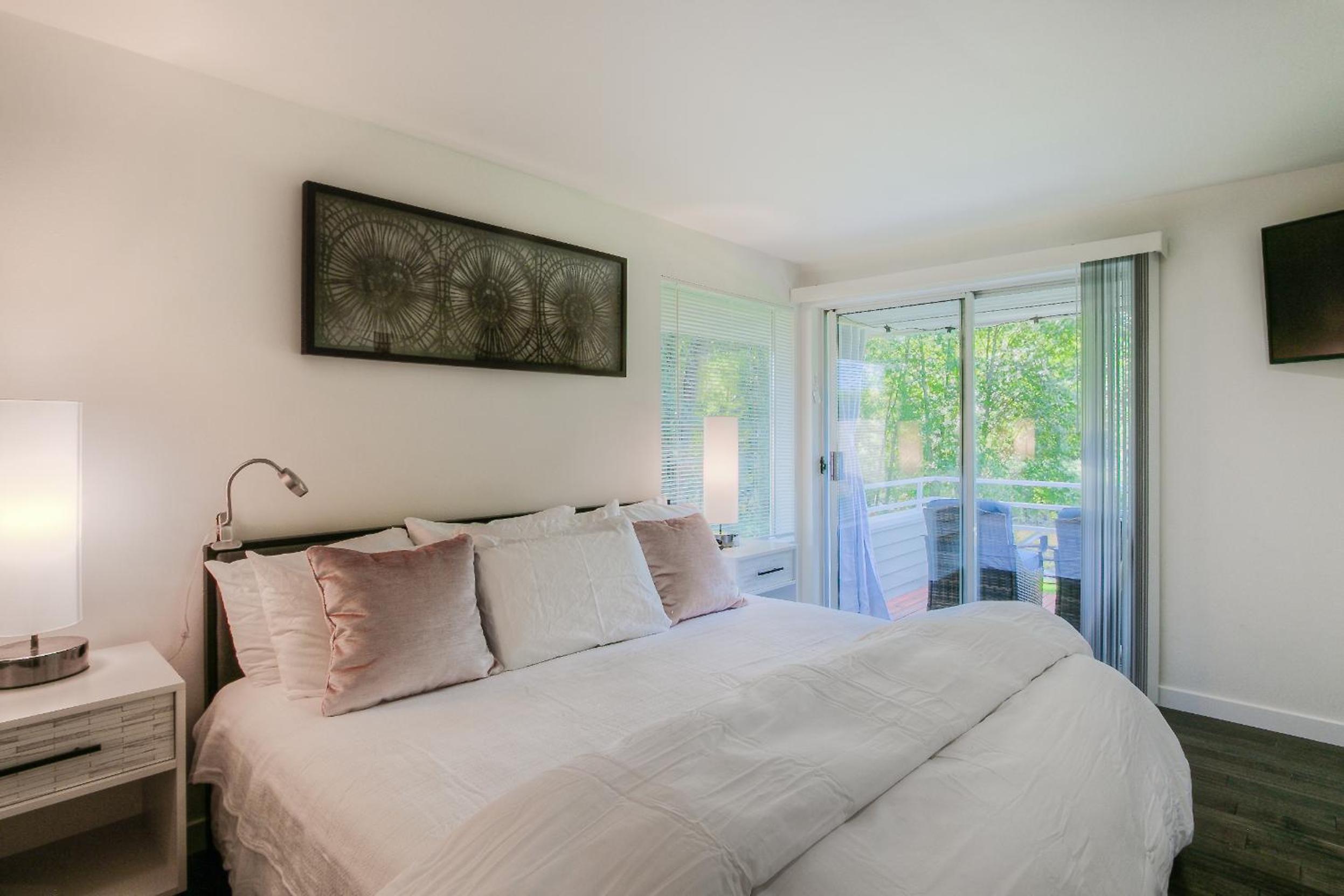 Two-Bedroom House - Photo 18