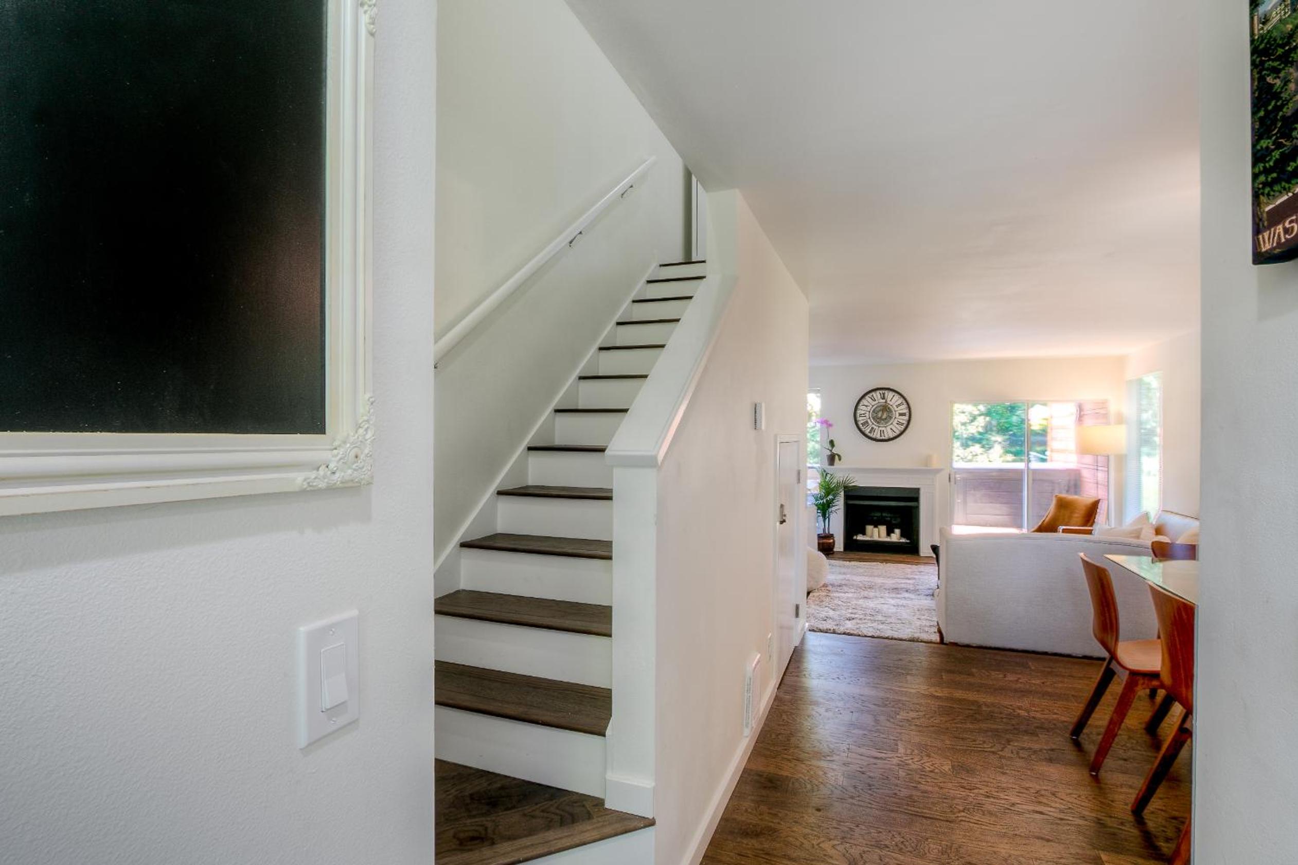 Two-Bedroom House - Photo 21