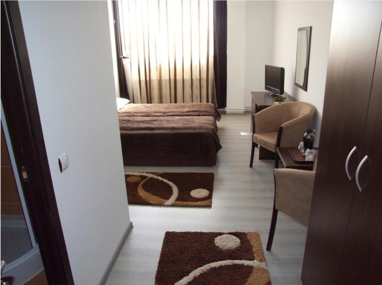 Deluxe Queen Room - Photo 2