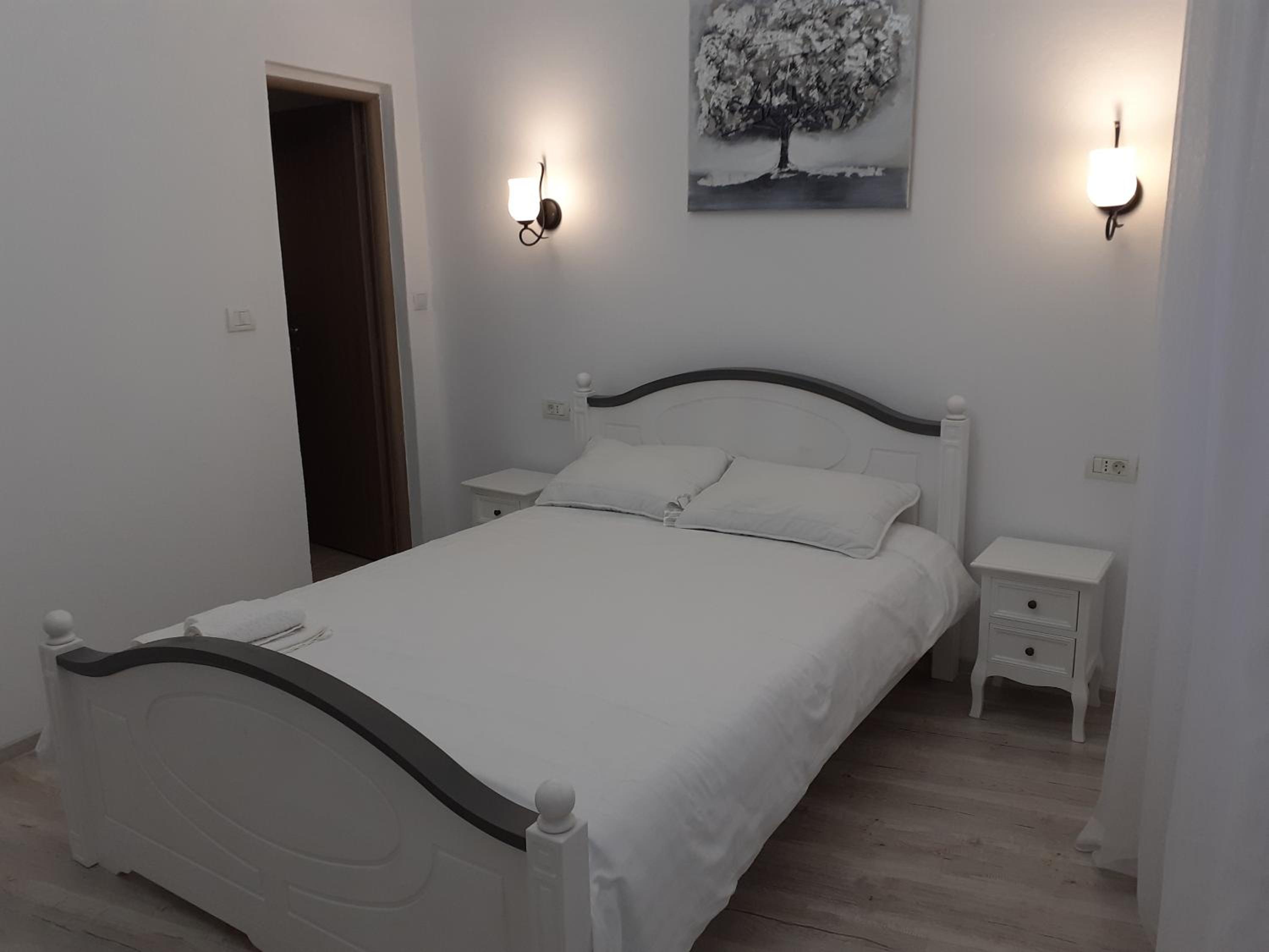 Double Room - Photo 16