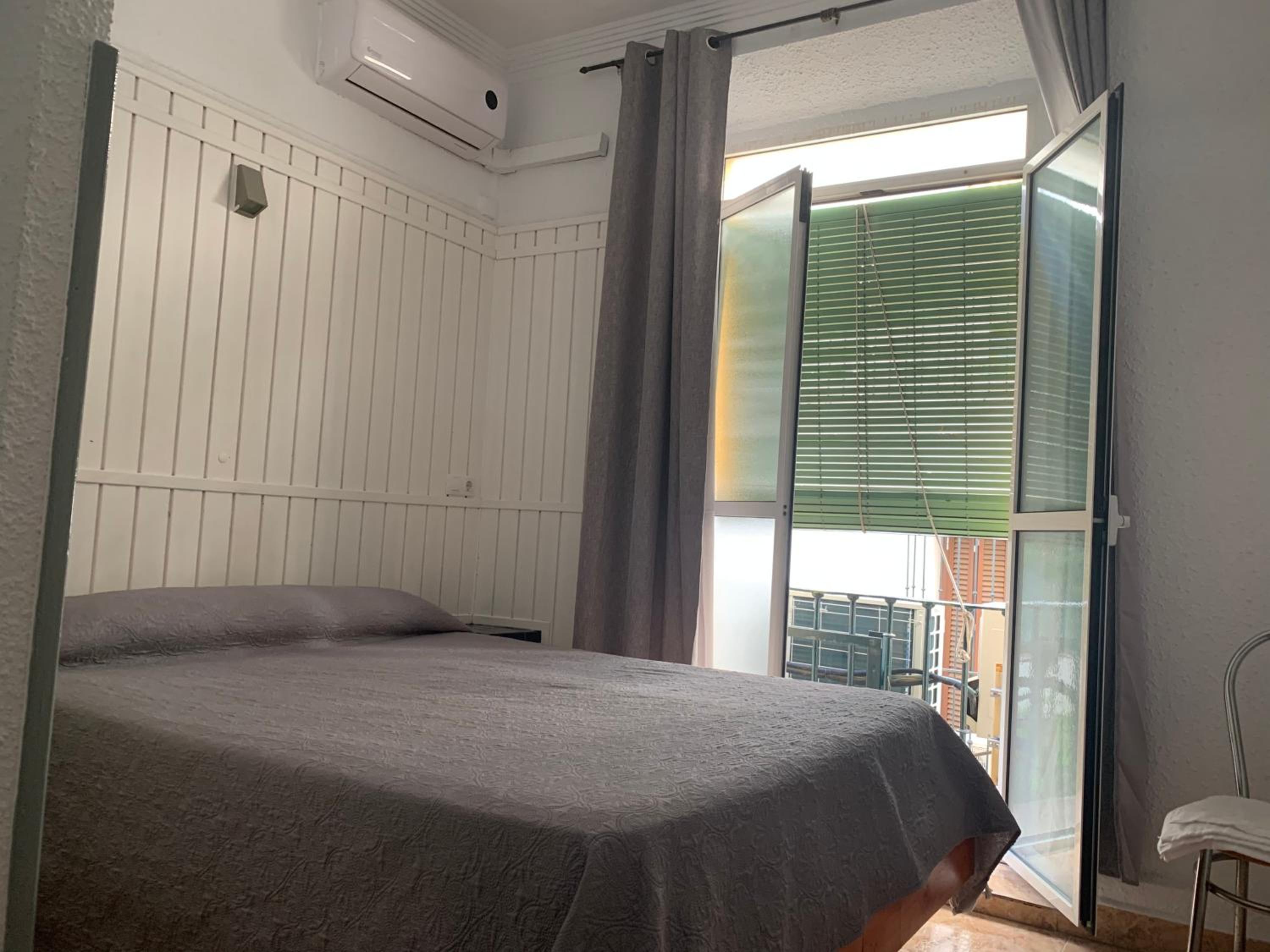 Double Room with Private Bathroom - Photo 20