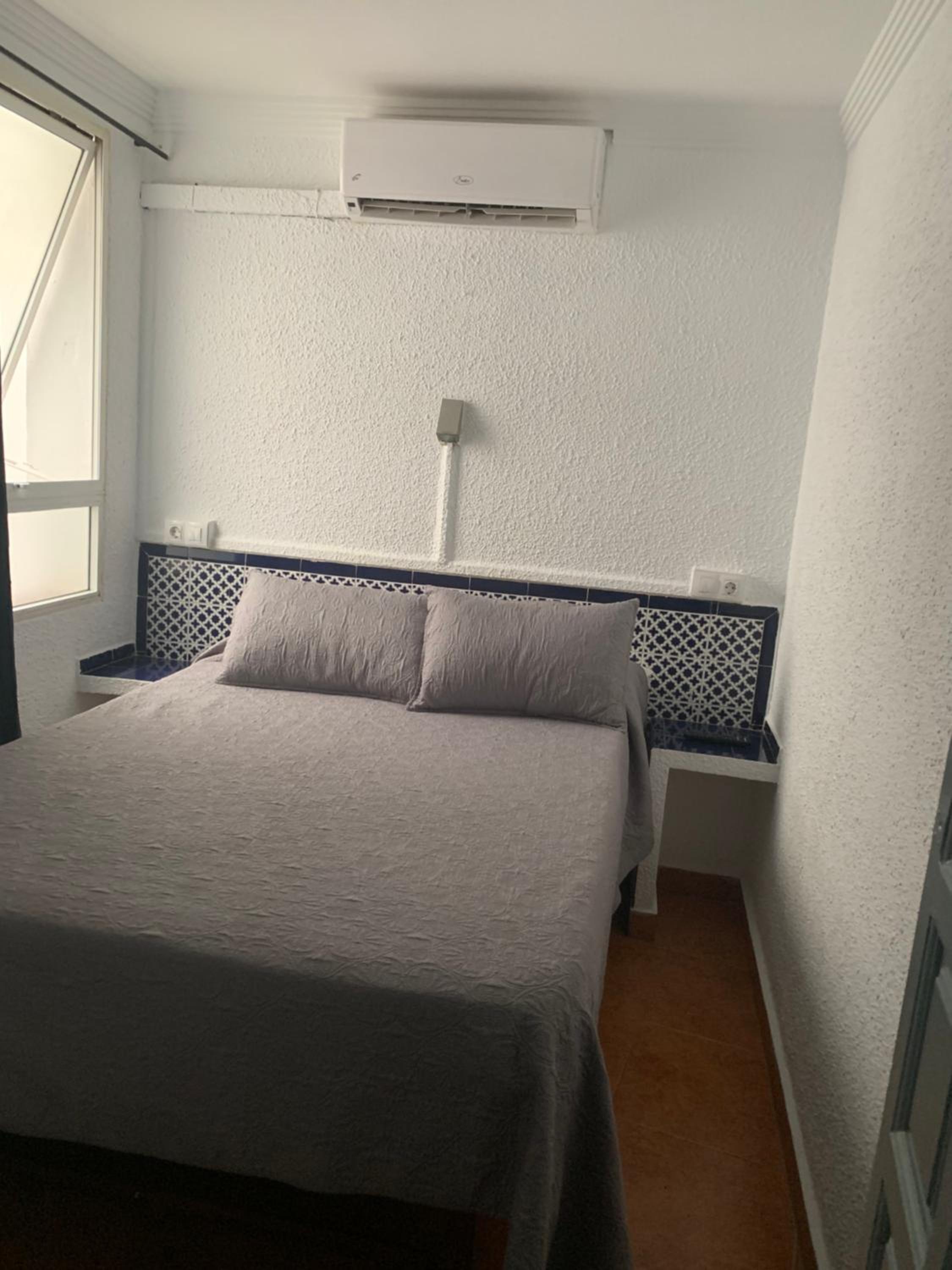 Double Room with Private Bathroom - Photo 19