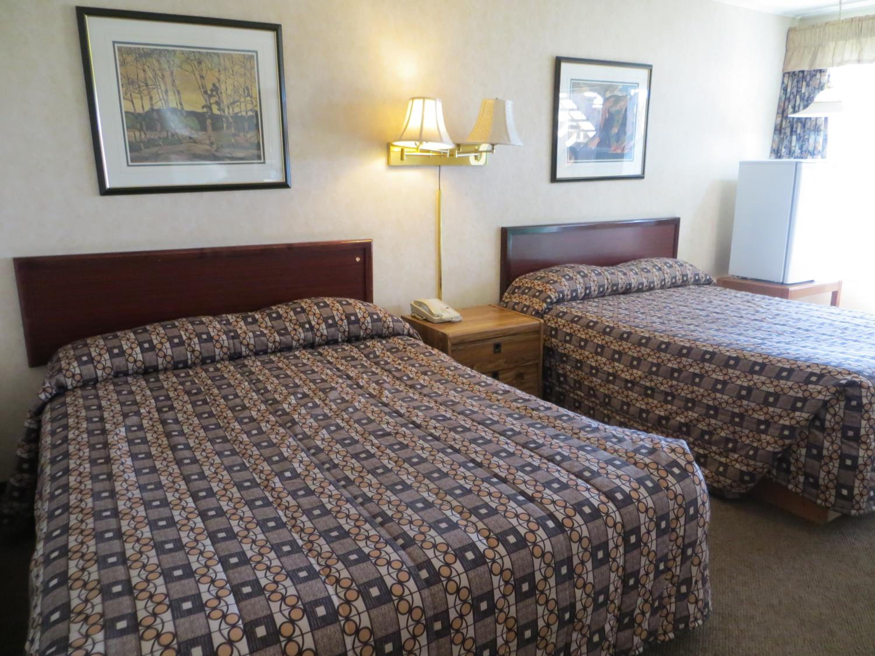 Standard Queen Room with Two Queen Beds photo 2