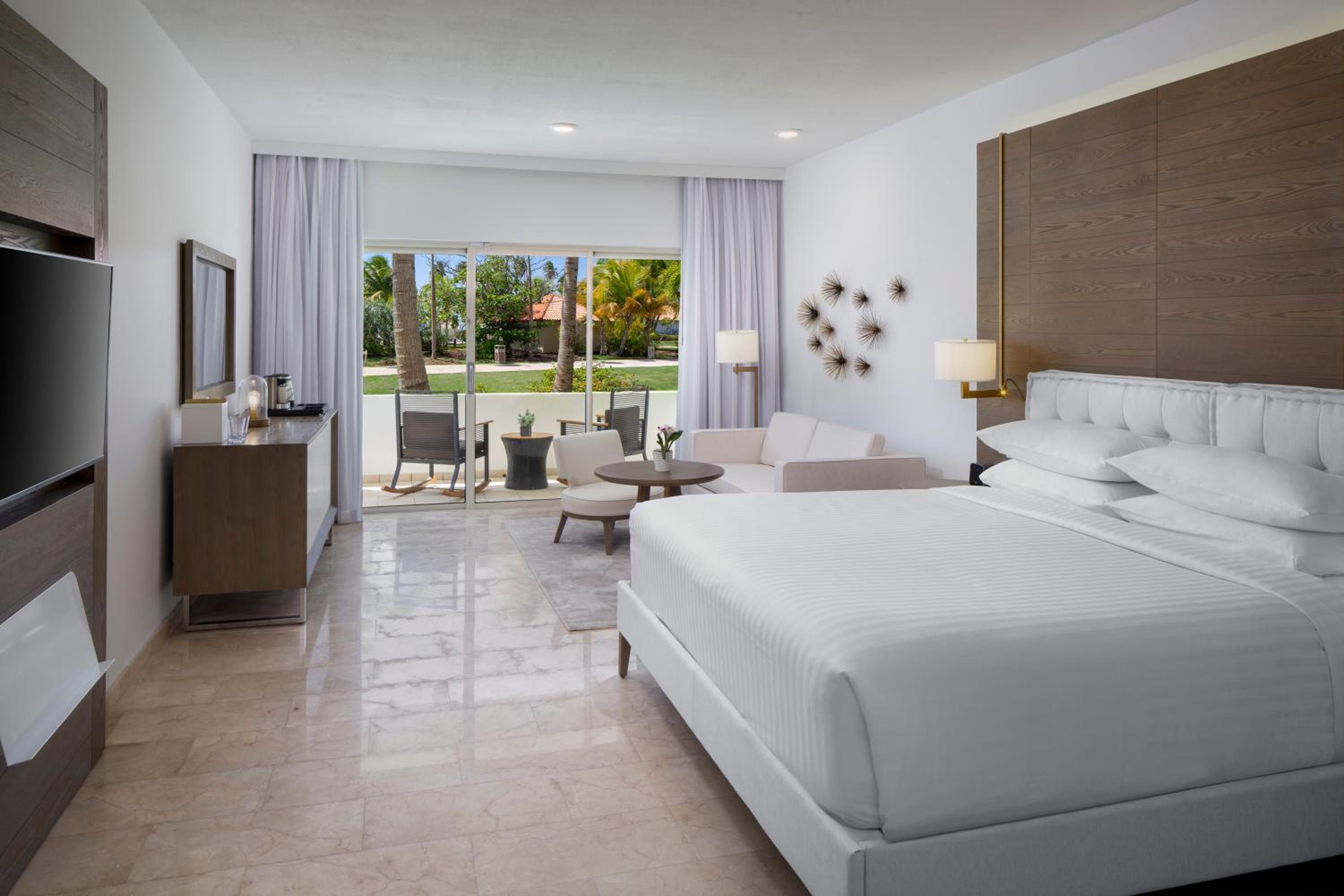 Deluxe King Room with Garden View - Photo 3