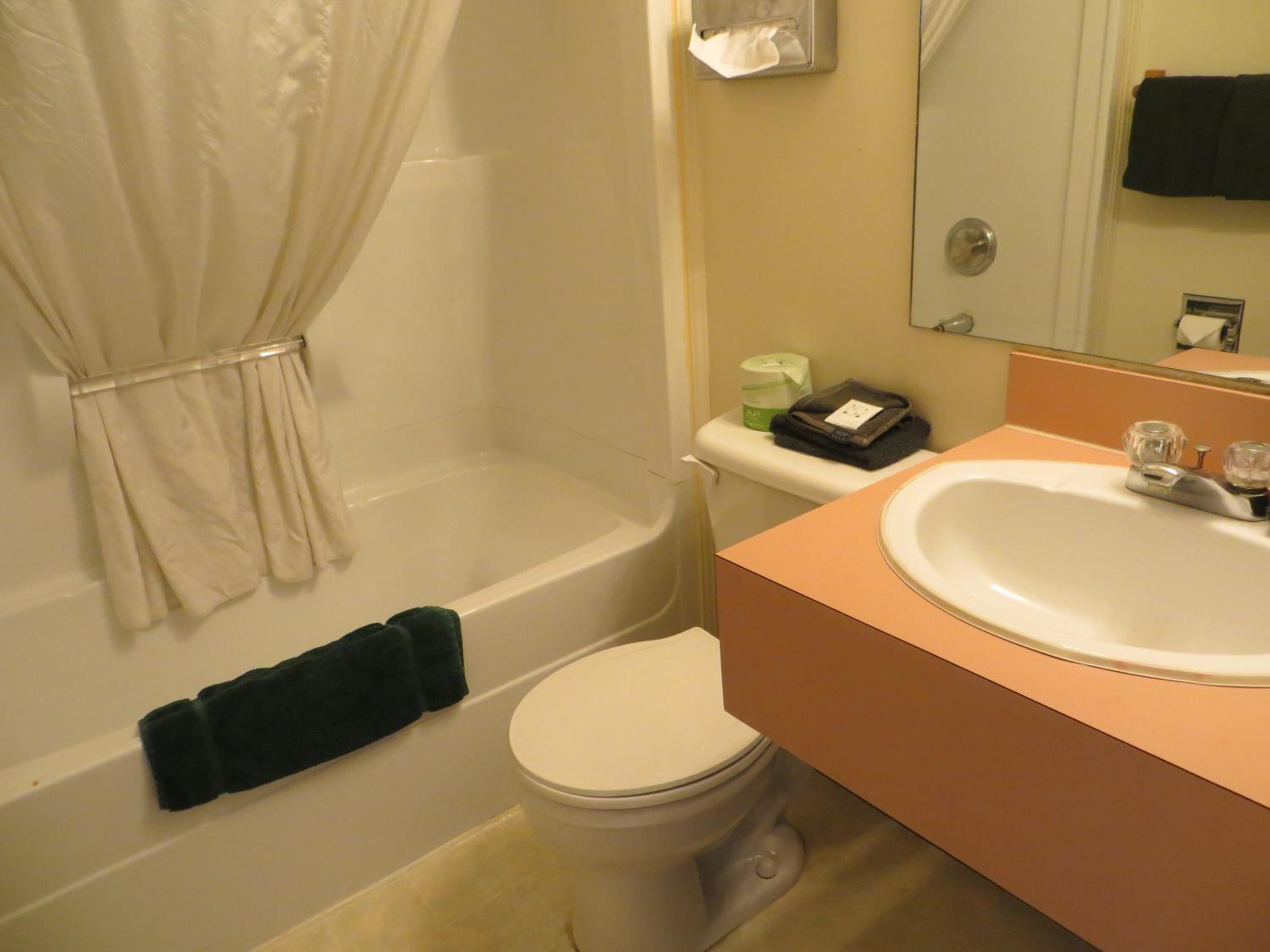 Queen Room photo 2