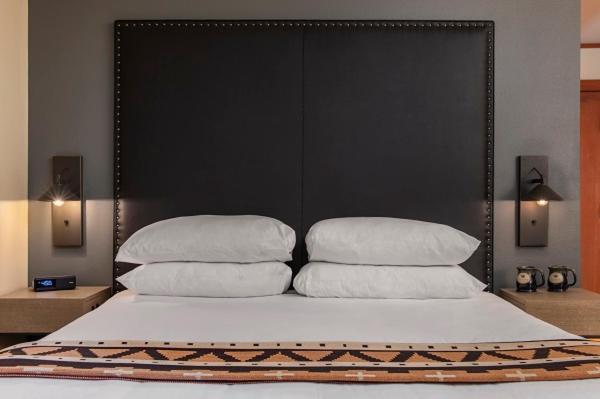 Fireside Guestroom  - Photo 1
