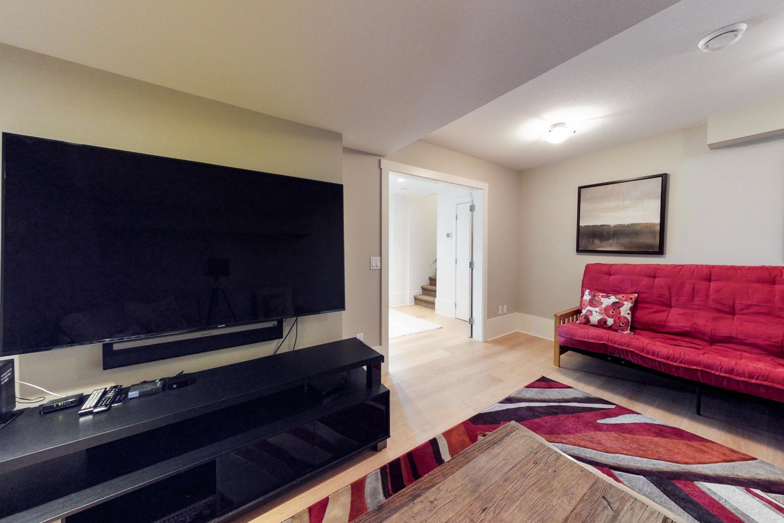 Three-Bedroom House photo 3
