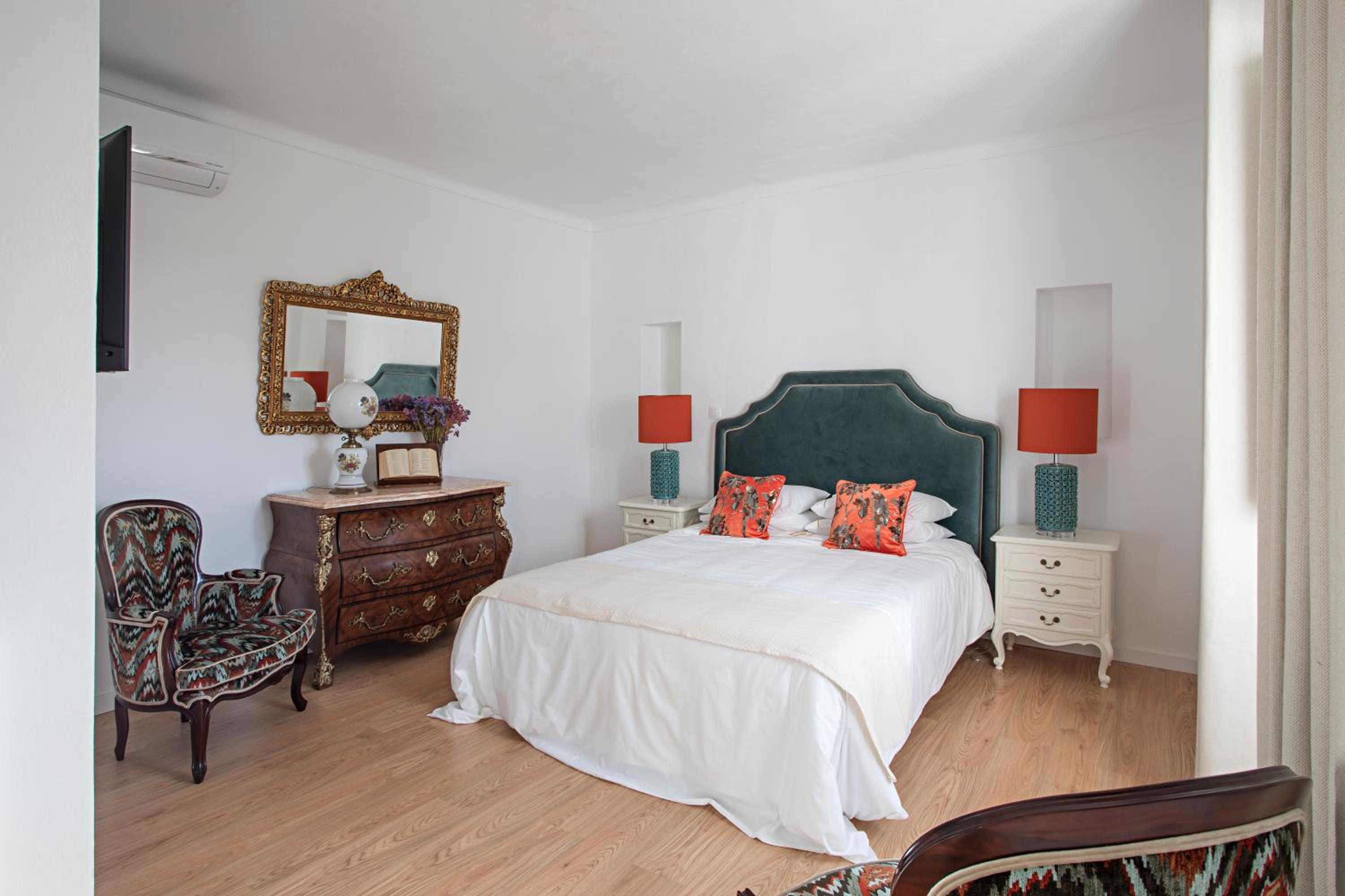 Suite - Photo 1