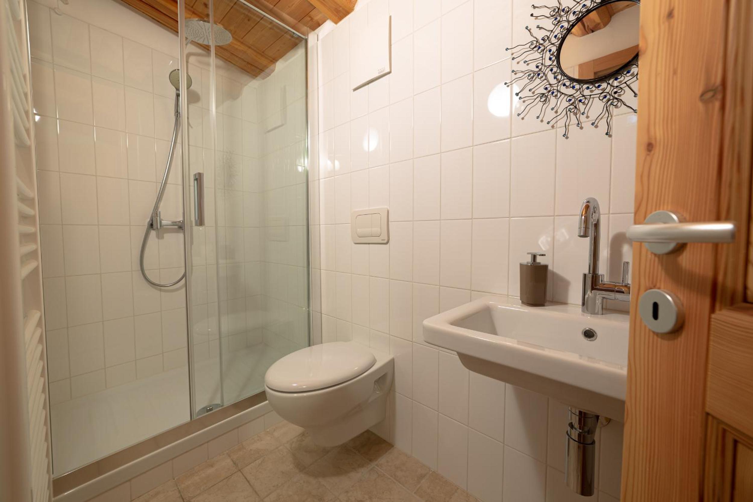 Double or Twin Room - Disability Access - Photo 4