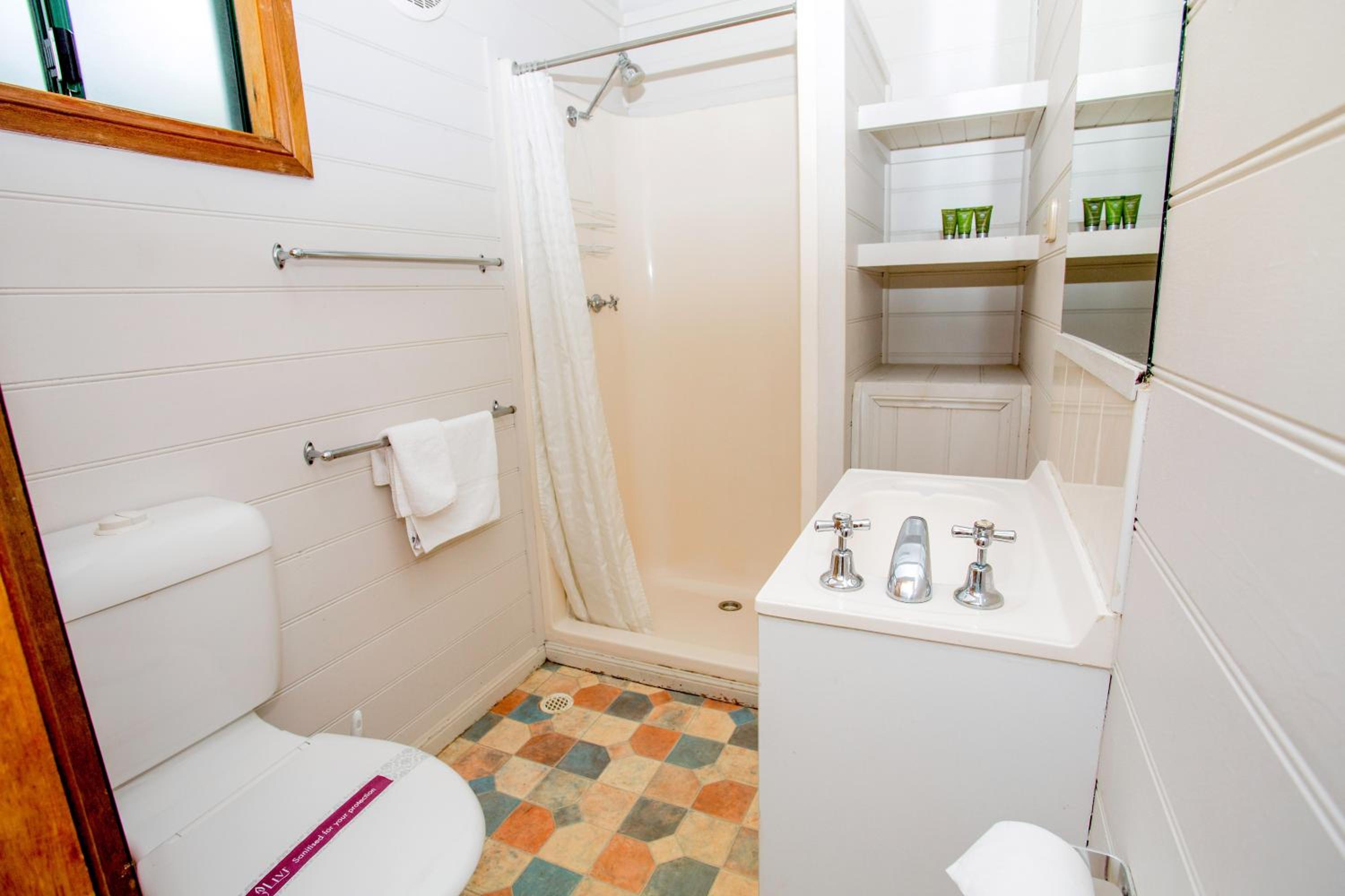 Economy Cabin - Sleeps 4 photo 2