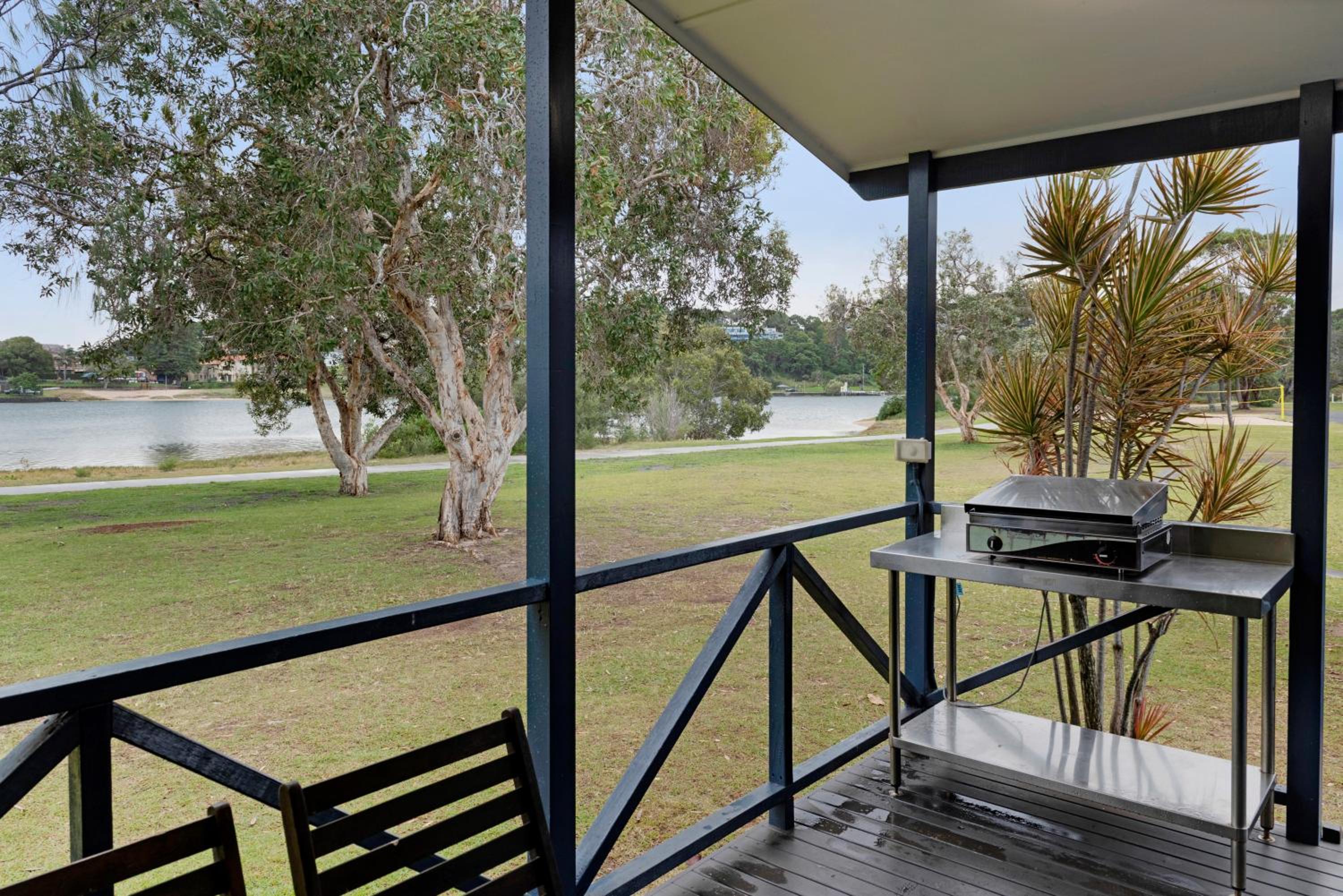 Deluxe 3 Bedroom Waterfront Cabin photo 2