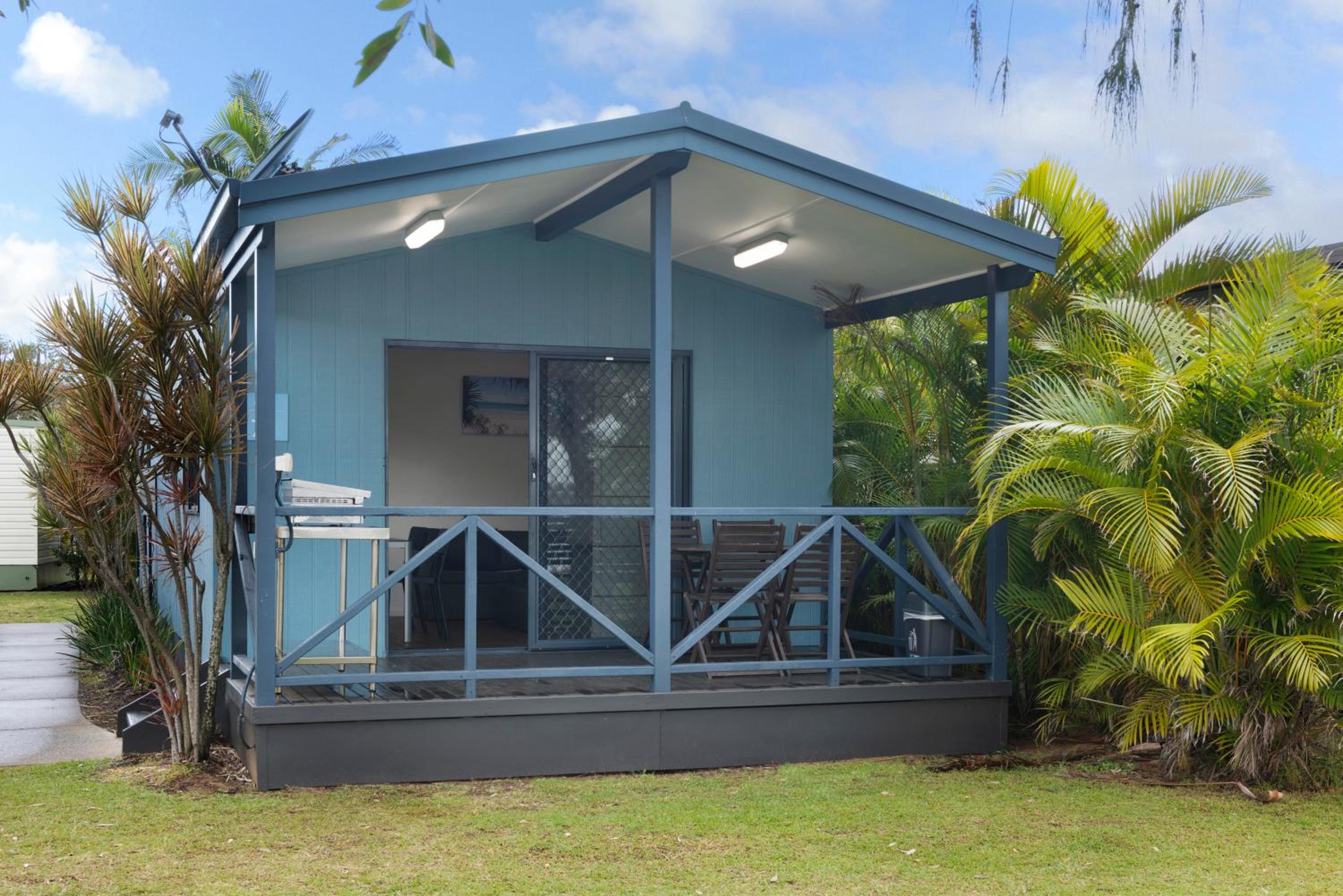 Deluxe 3 Bedroom Waterfront Cabin photo 3