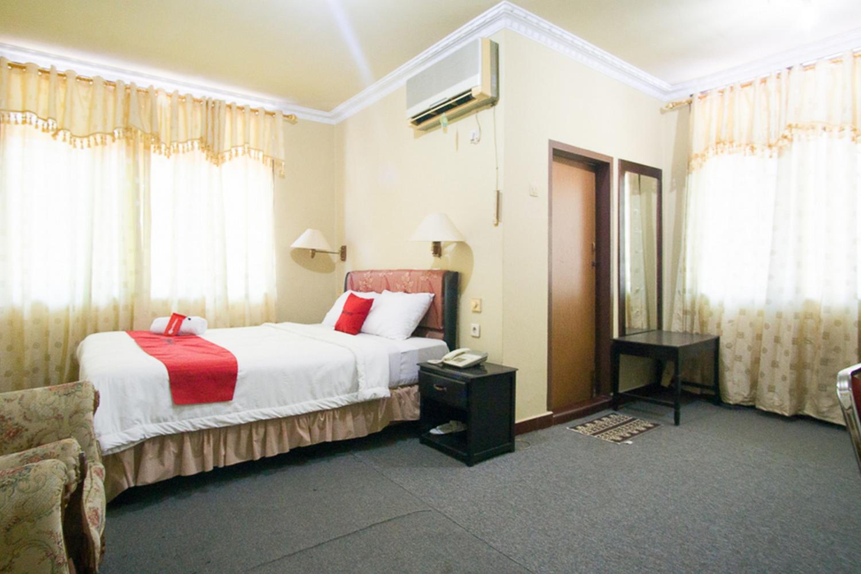 Deluxe Room - Photo 5