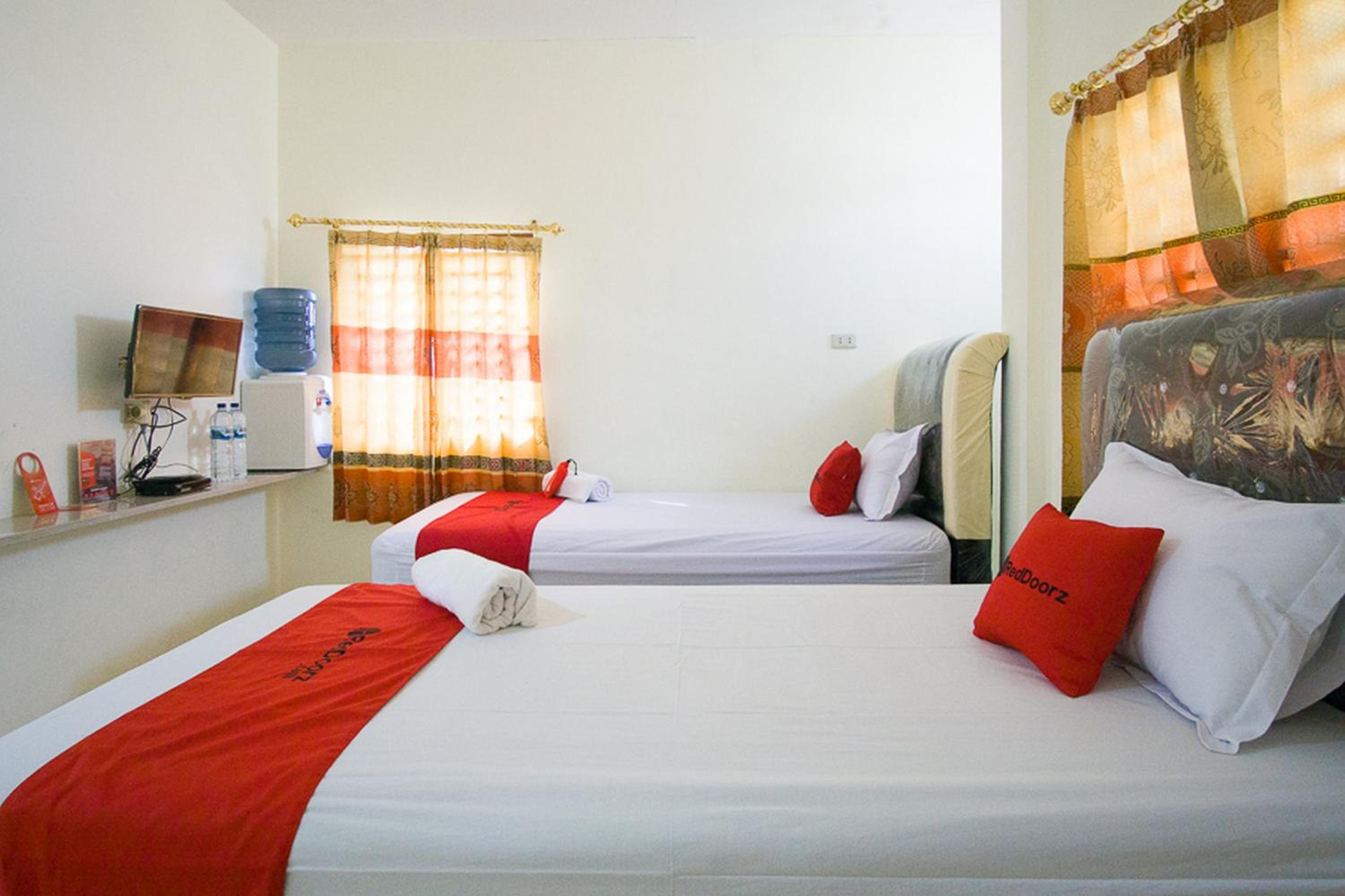 Standard Twin Room - Photo 2