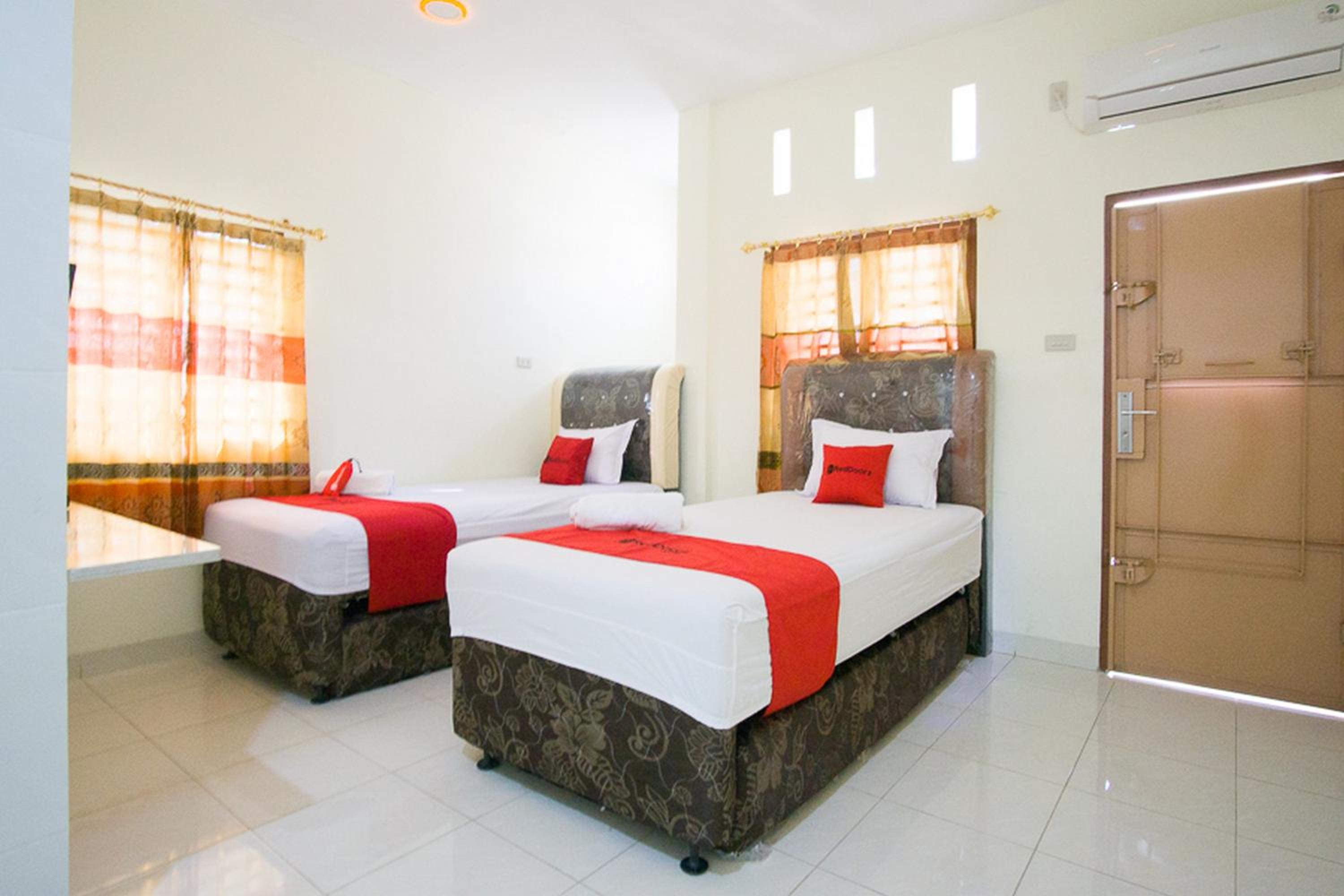 Standard Twin Room - Photo 1