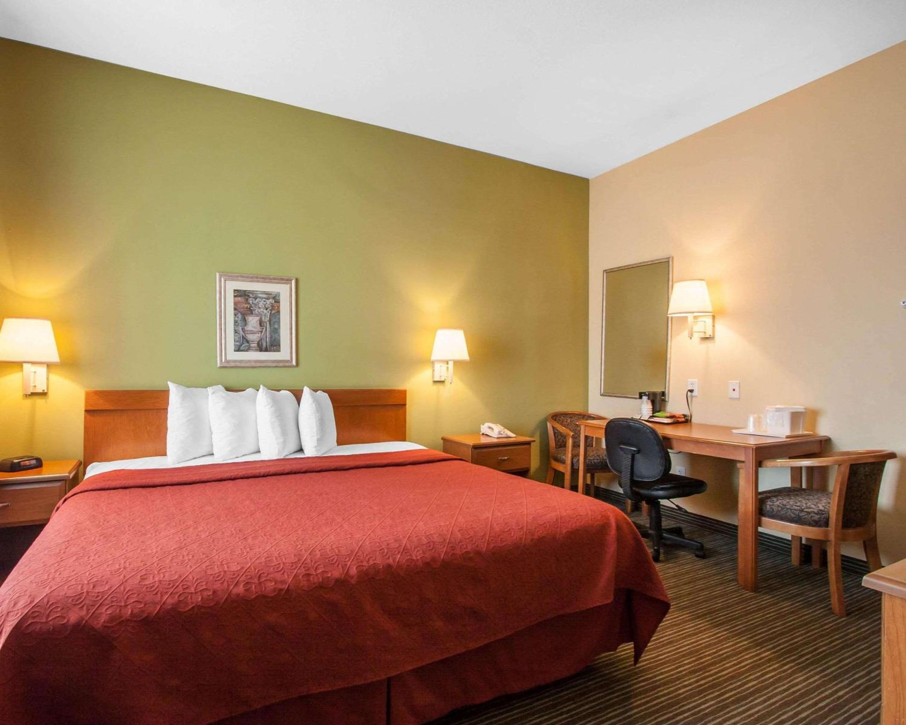 King Room - Non-Smoking - Photo 3