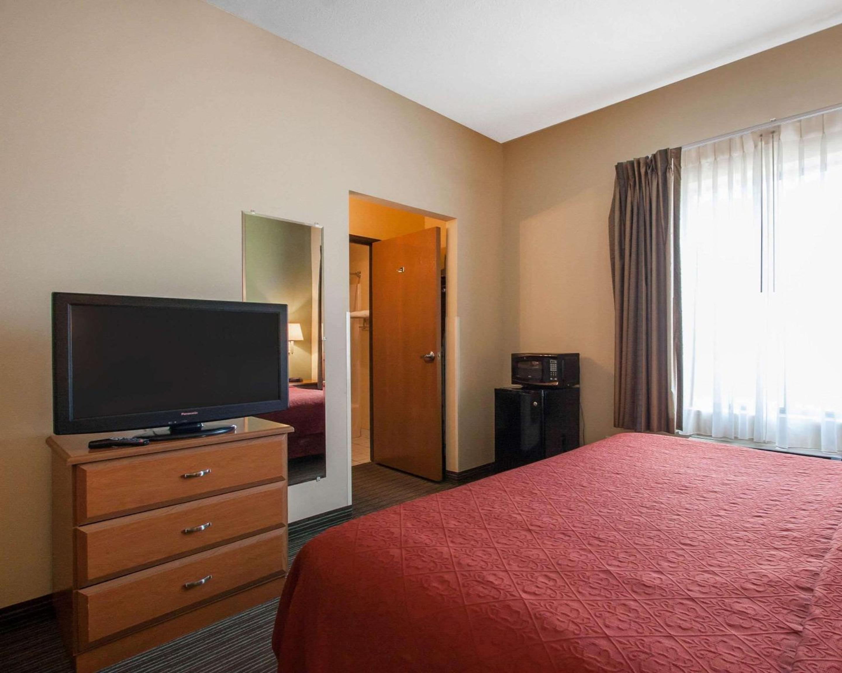 King Room - Non-Smoking - Photo 4