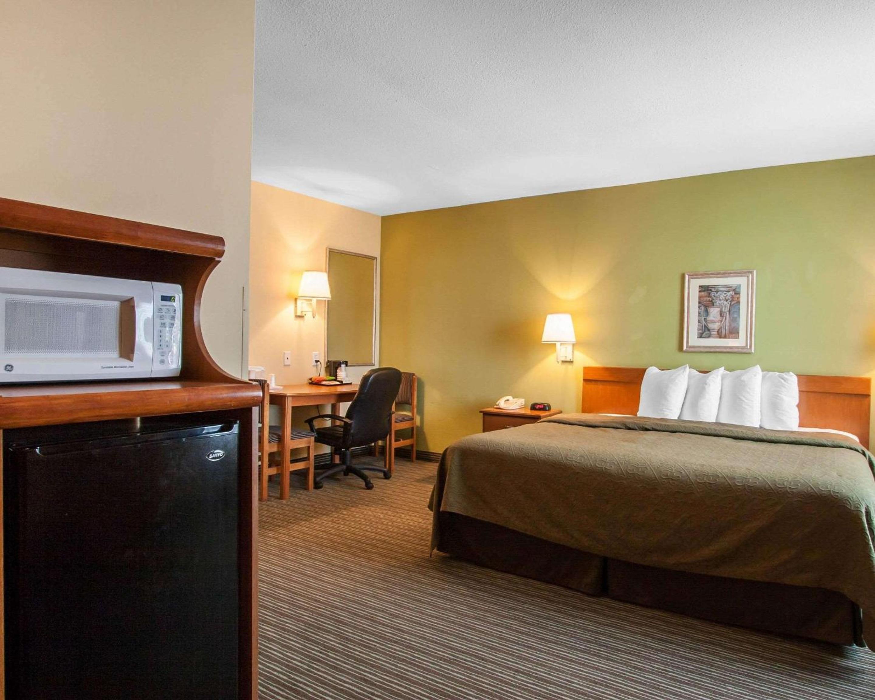 King Room - Accessible/Non-Smoking - Photo 4