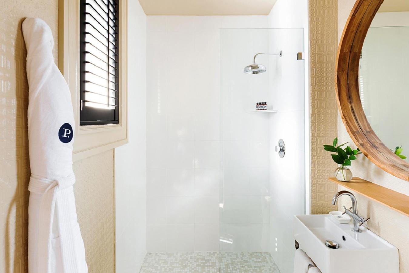King Suite - Photo 3