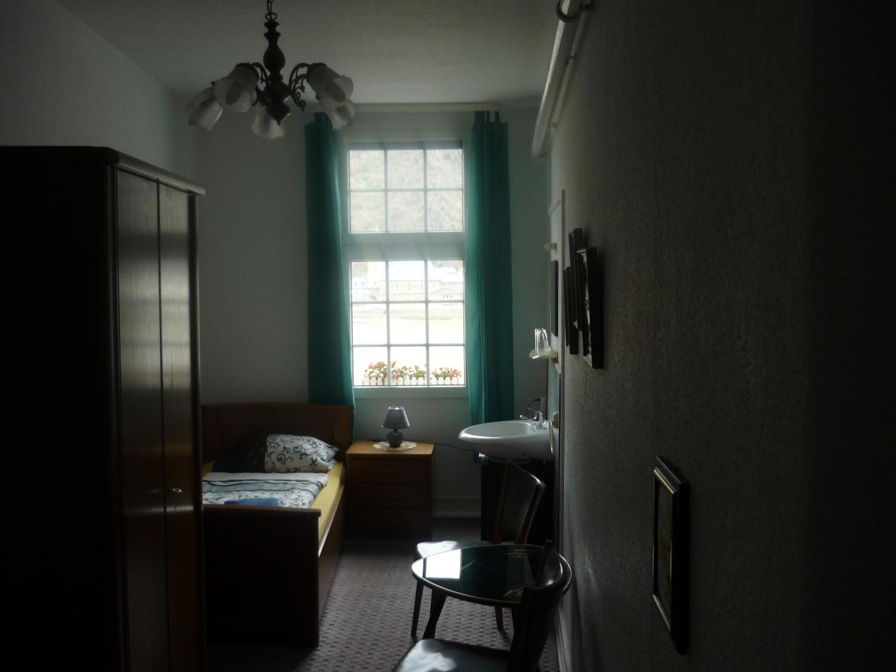 Economy Twin Room with Shared Bathroom photo 1