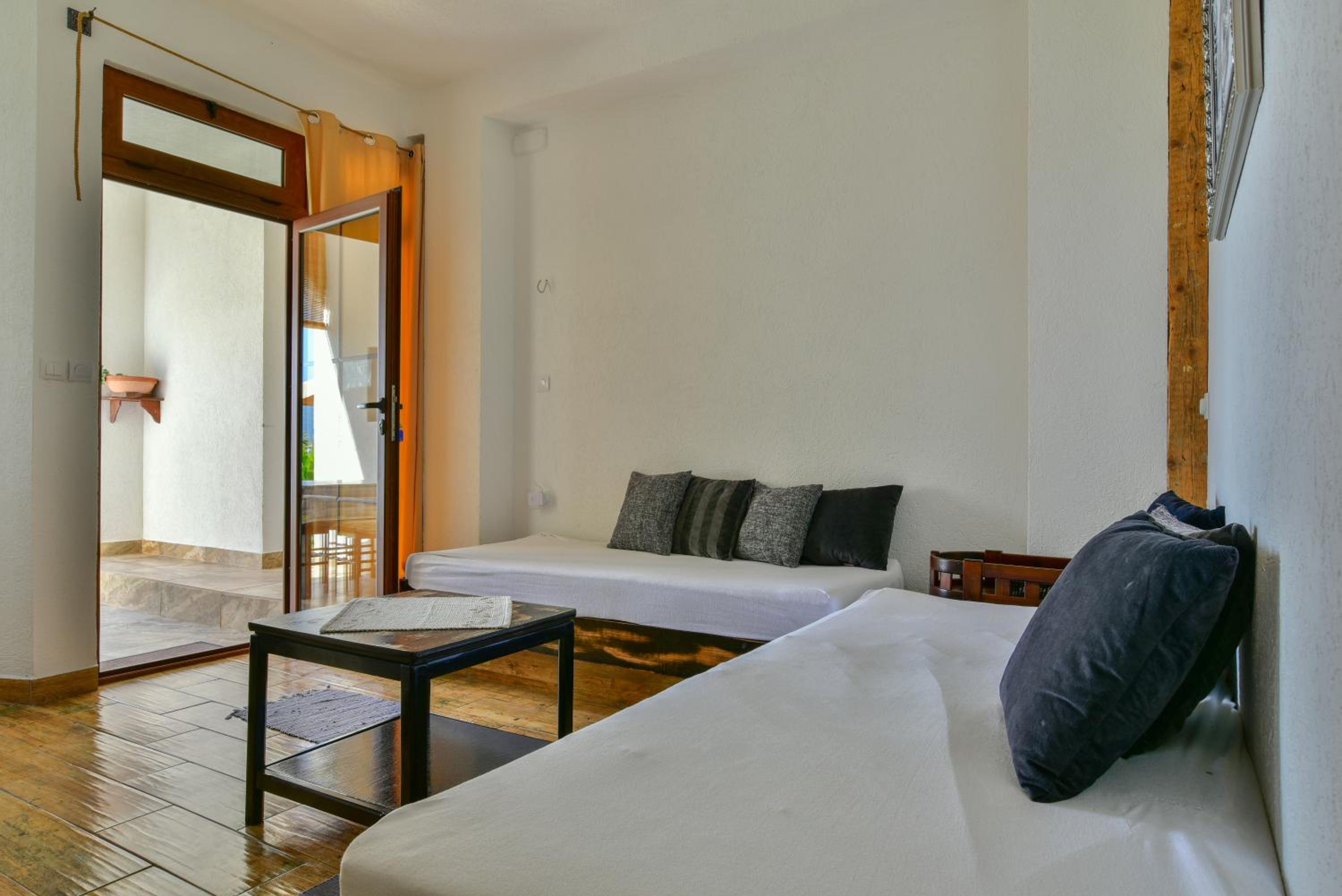 One-Bedroom Apartment with Sea View - Photo 5