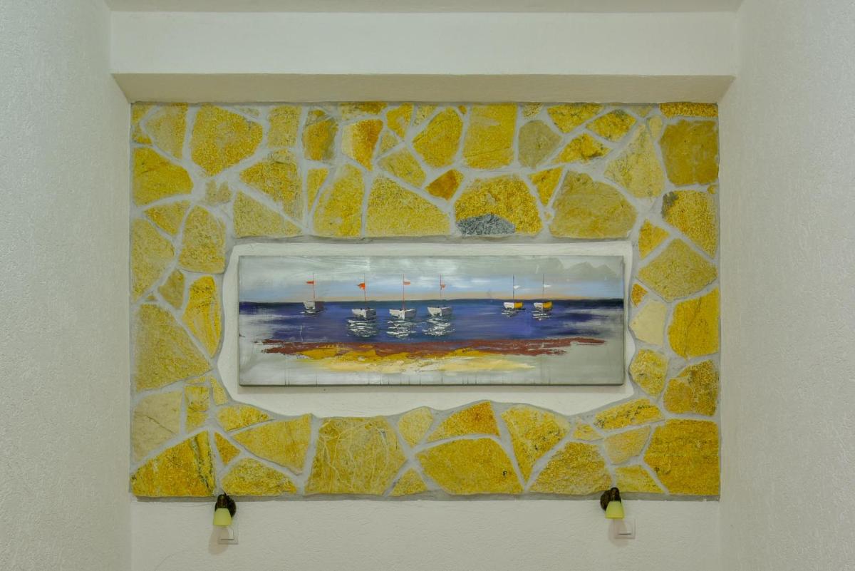 One-Bedroom Apartment with Sea View - Photo 3