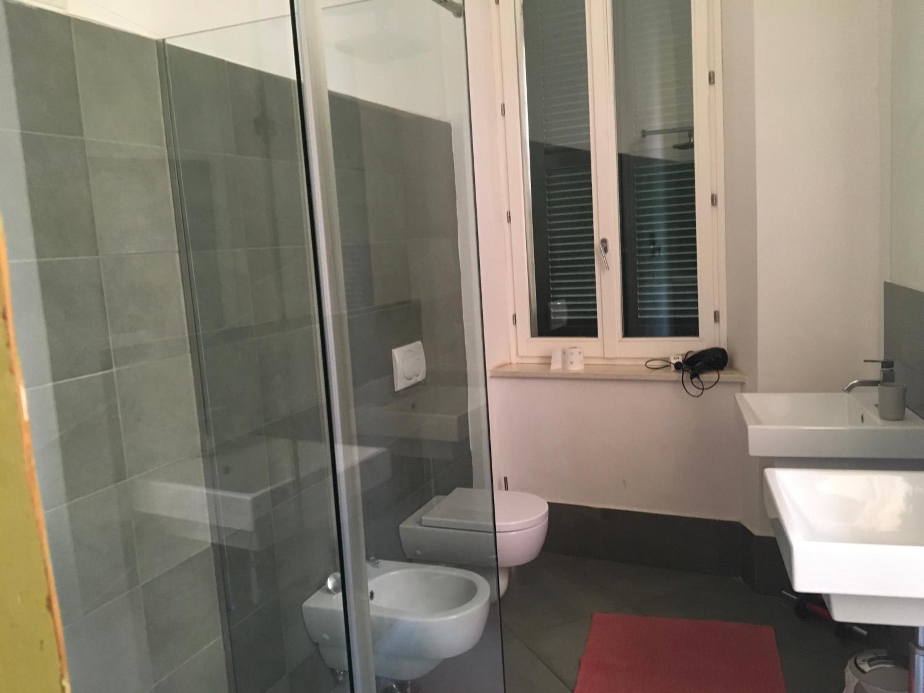 Double Room with Private Bathroom - Photo 2