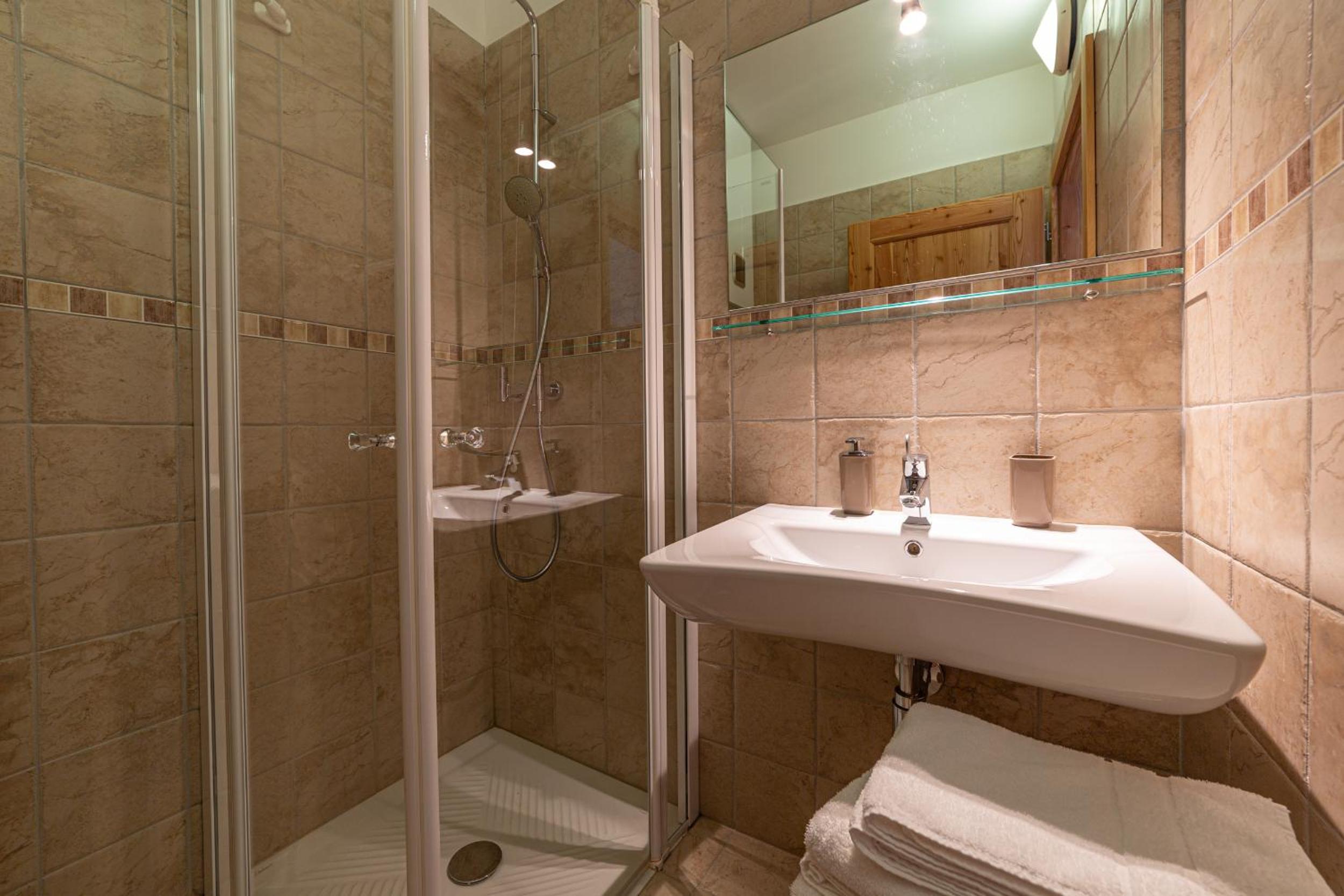 Double or Twin Room - Disability Access - Photo 2
