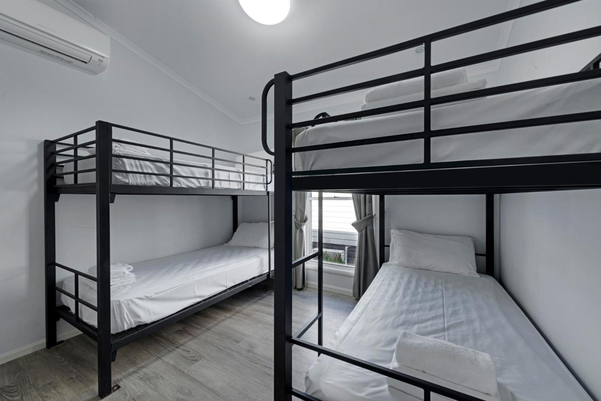 Deluxe Lakeside 2 Bedroom - Sleeps 6 (shared entrance) - Photo 8