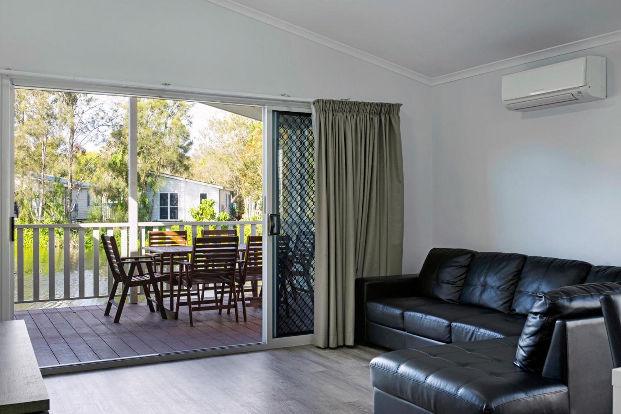 Deluxe Lakeside 2 Bedroom - Sleeps 6 (shared entrance) - Photo 7