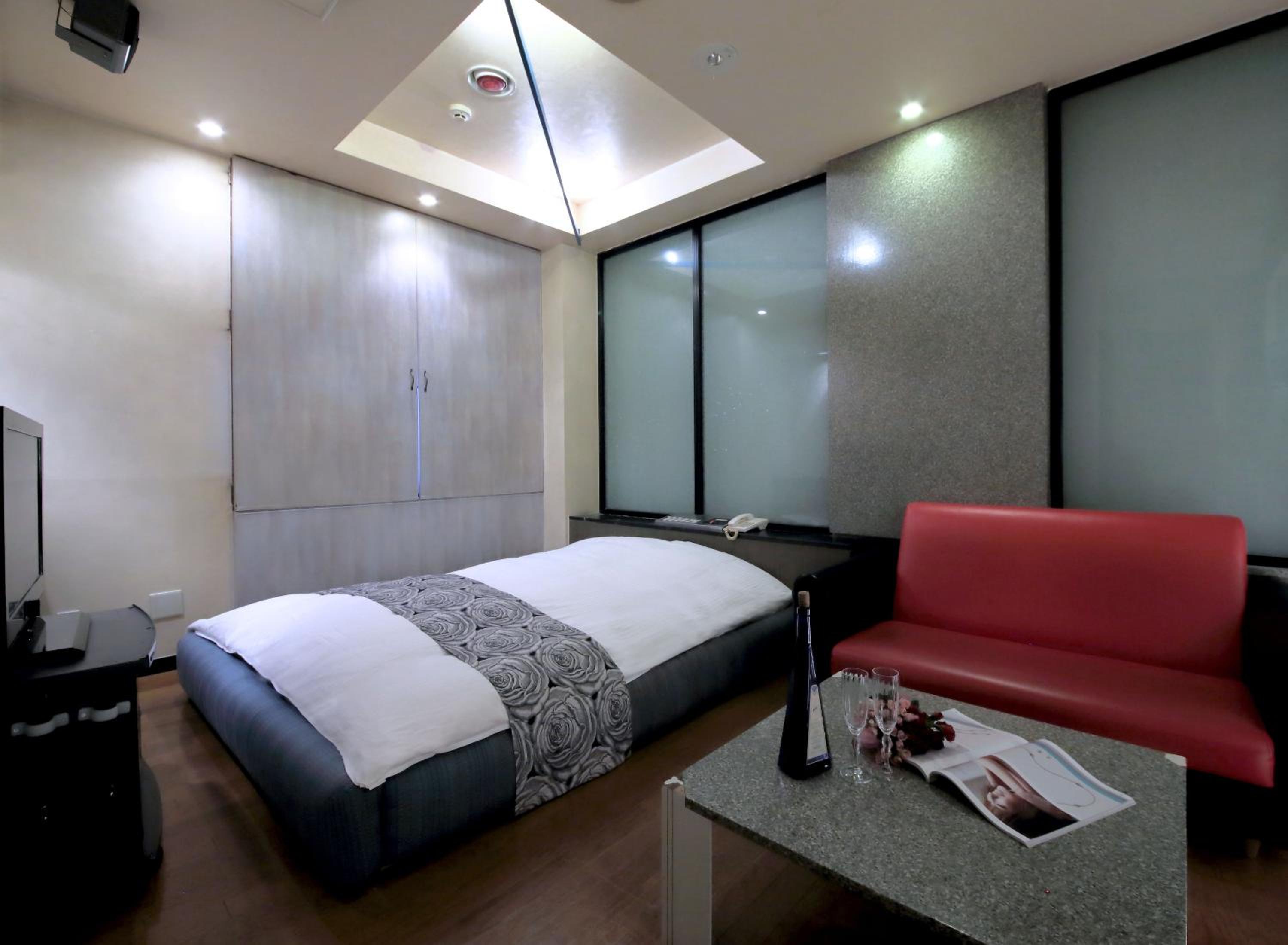 Standard Double Room - Photo 7