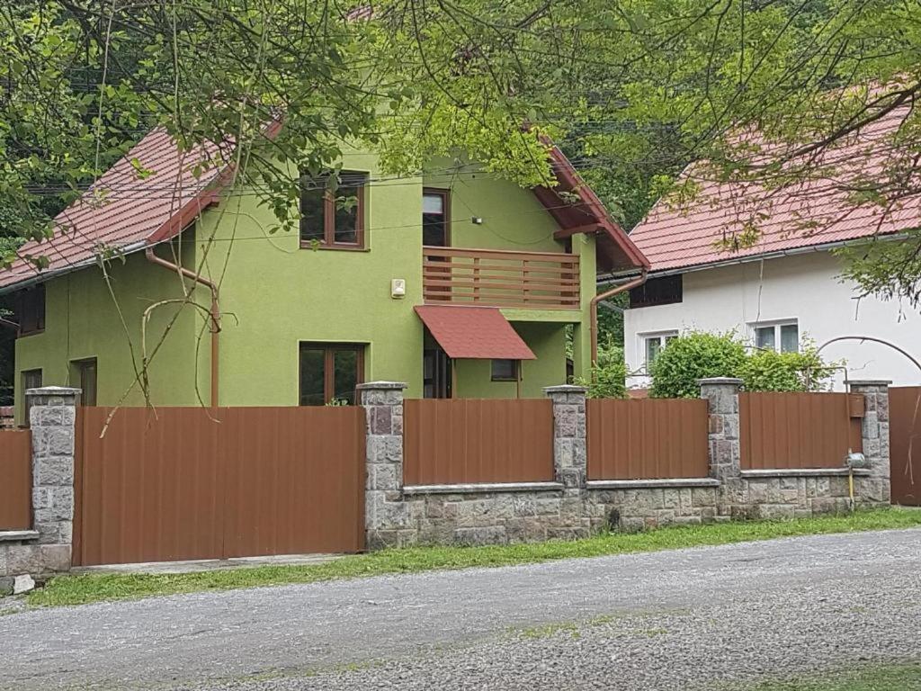 Four-Bedroom House photo 2