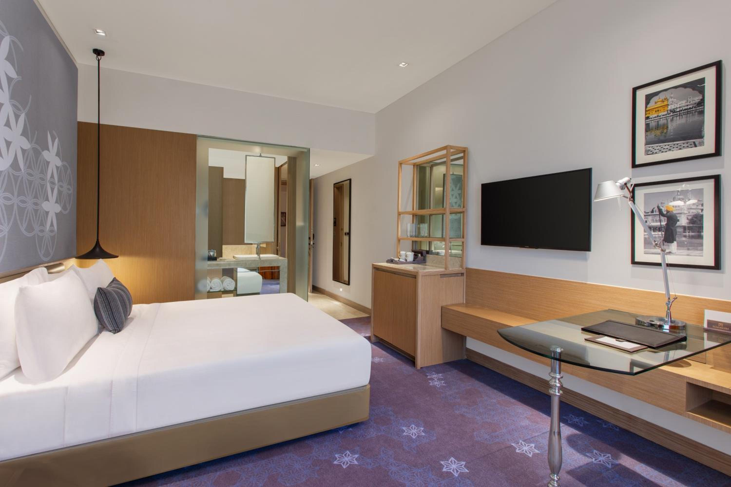 Deluxe Room - Photo 8