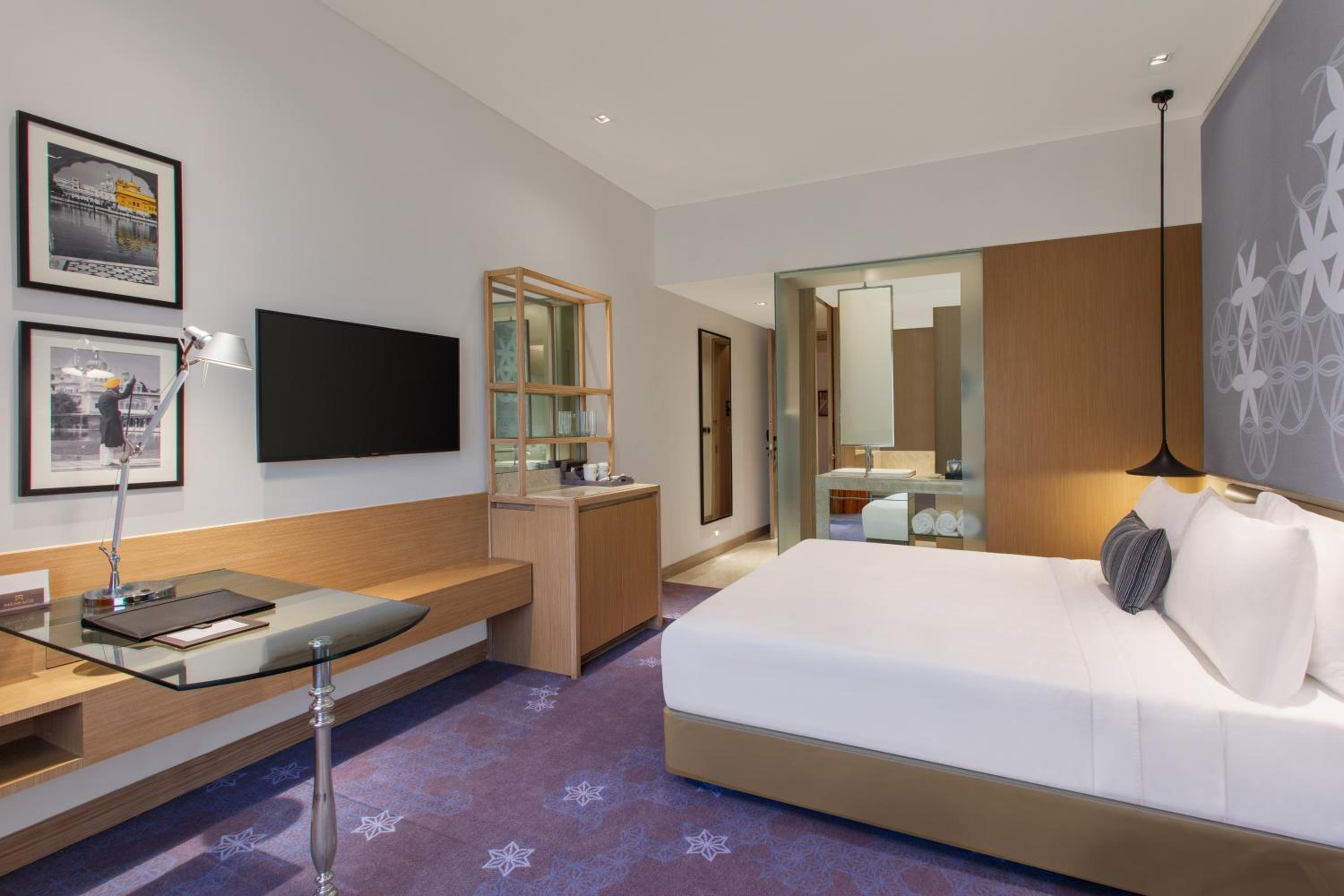 Deluxe Room - Photo 5
