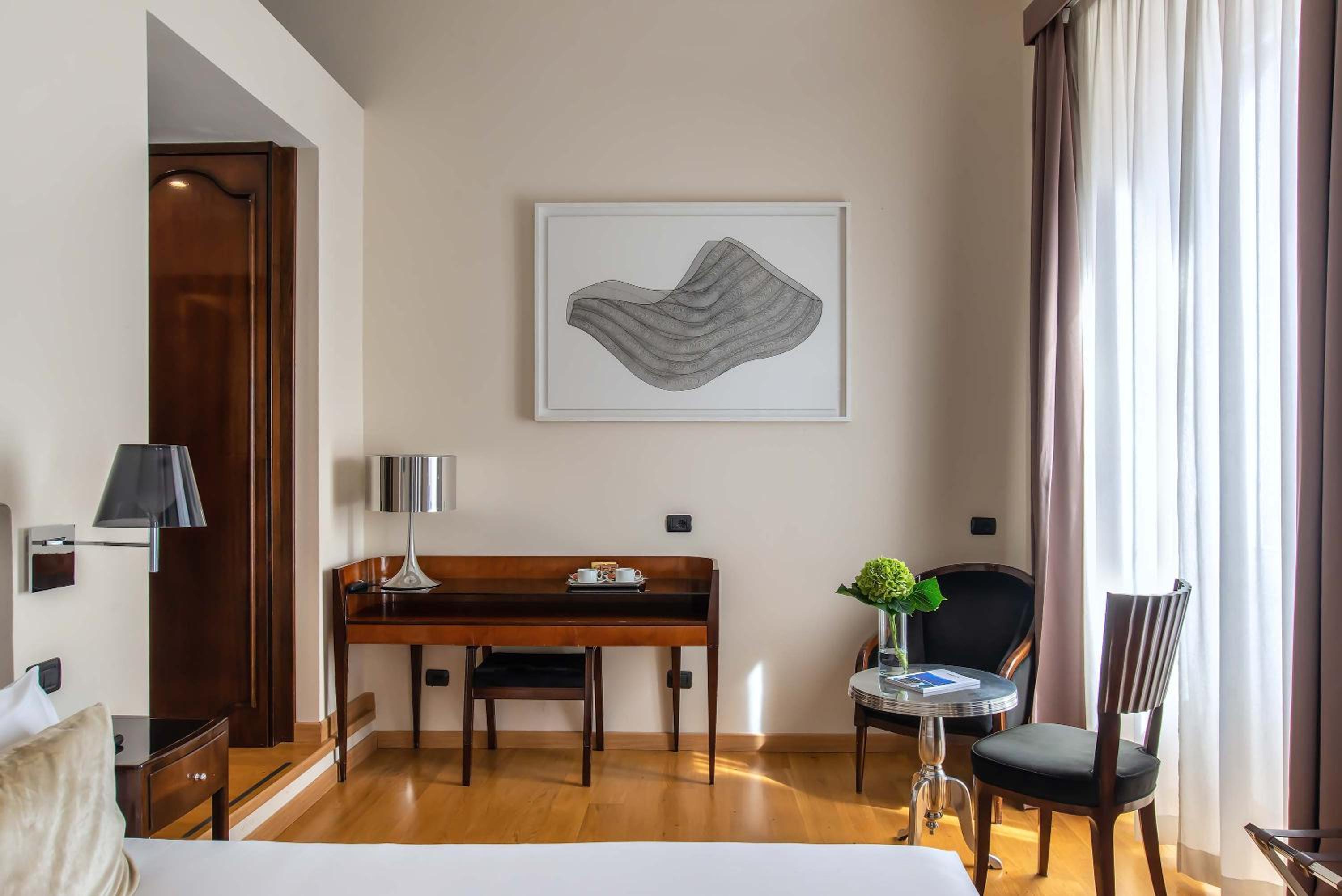 Deluxe Double or Twin Room with City View photo 2