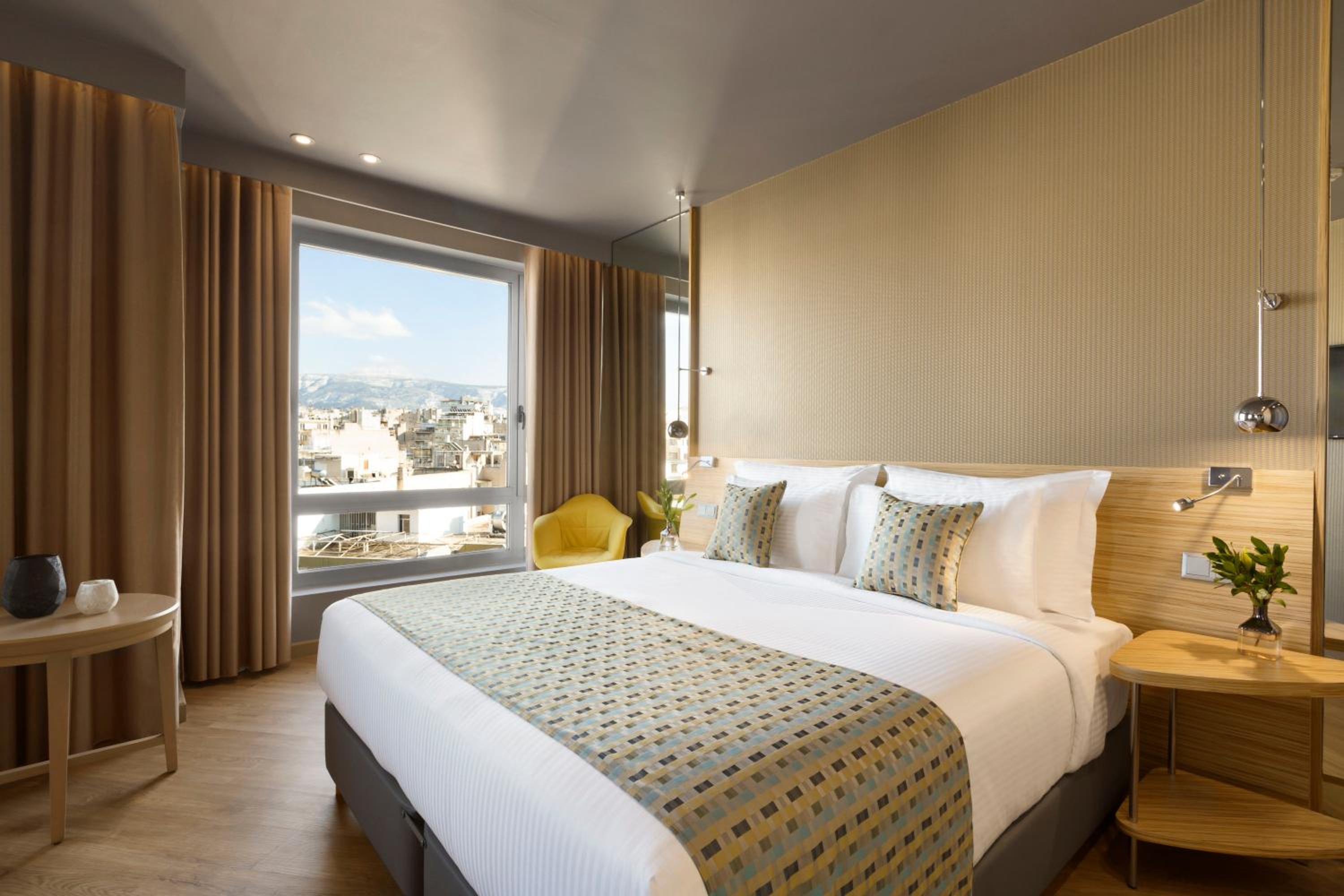Junior Suite with City View - Disability Access - Photo 3