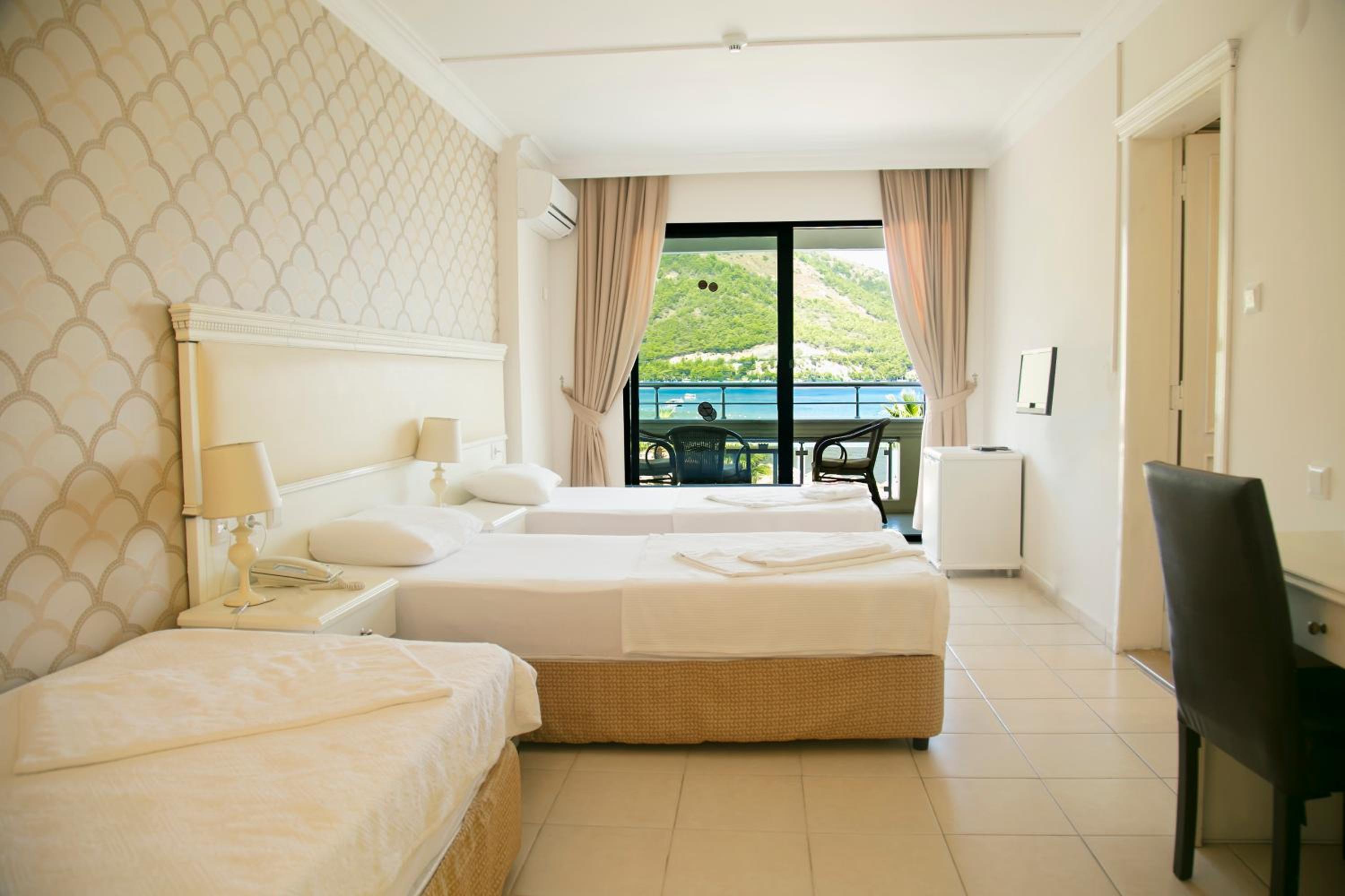 Triple Room with Sea View